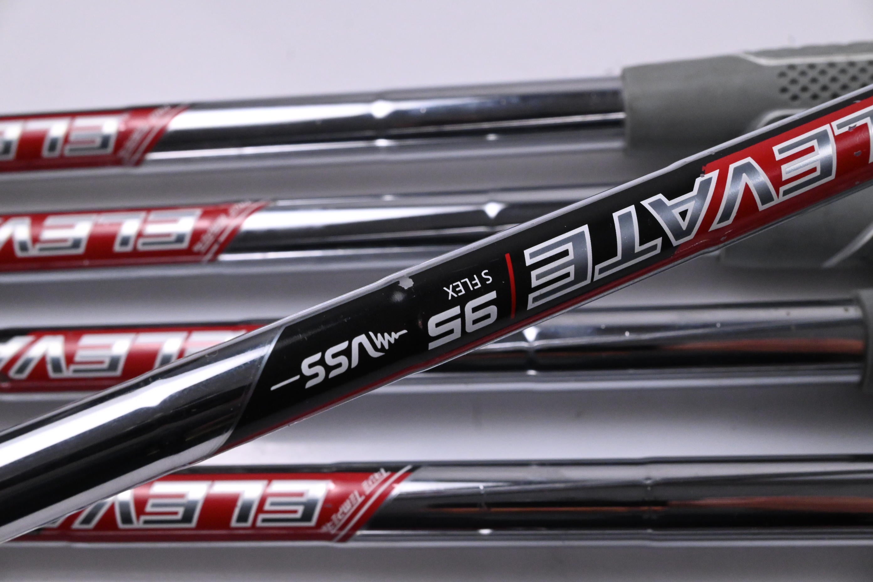 Taylormade SIM2 Max Irons / 5-PW / Stiff Flex Elevate 95 Shafts