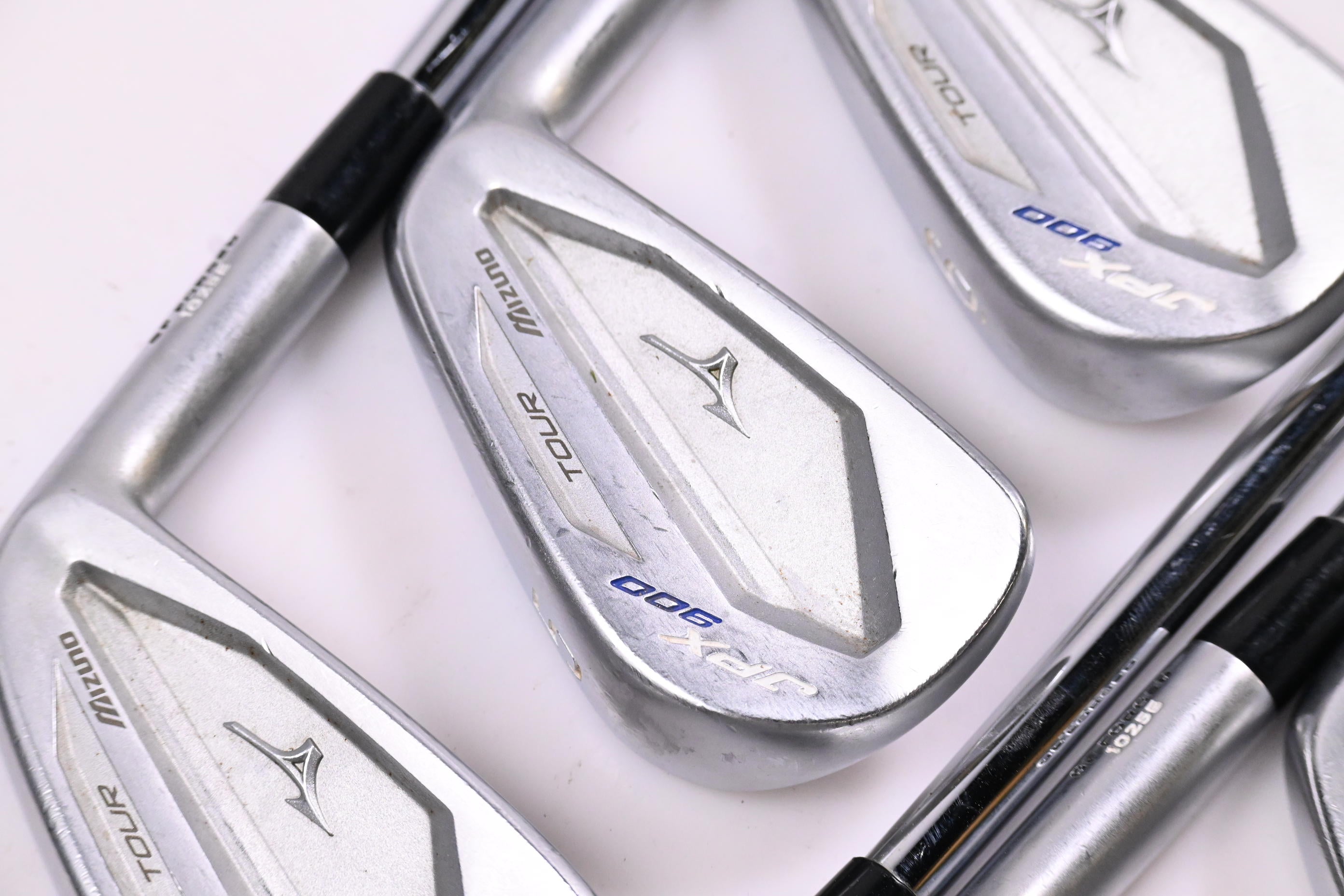 Mizuno JPX 900 Tour Irons / 4-PW / Stiff Flex Dynamic Gold AMT S300 Shafts