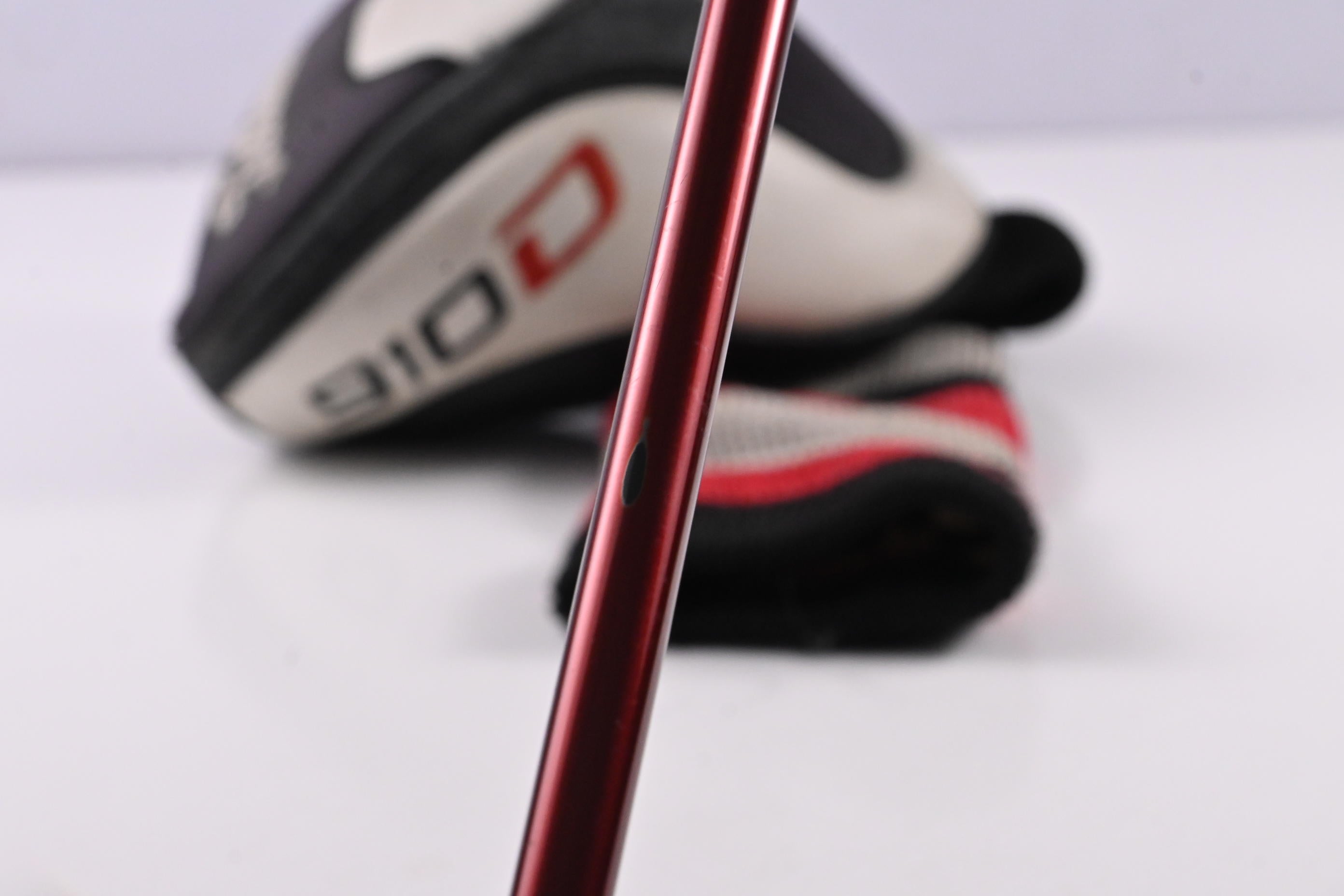 Titleist 910 D2 Driver / 10.5 Degree / Regular Flex Diamana Ilima 61 Shaft