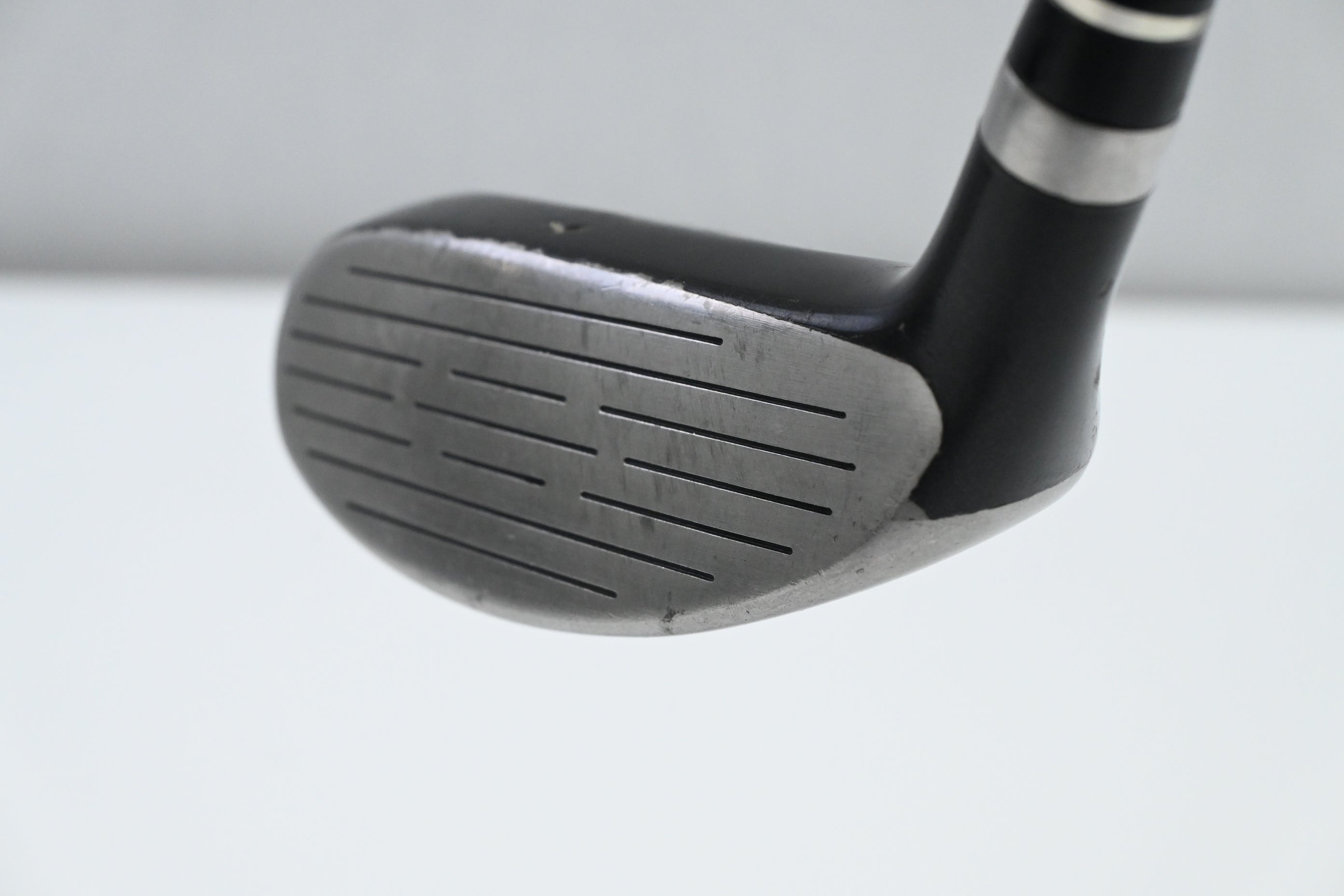 Wilson Staff HB5 #4 Hybrid / 21 Degree / Regular Flex UST Nanotech Shaft