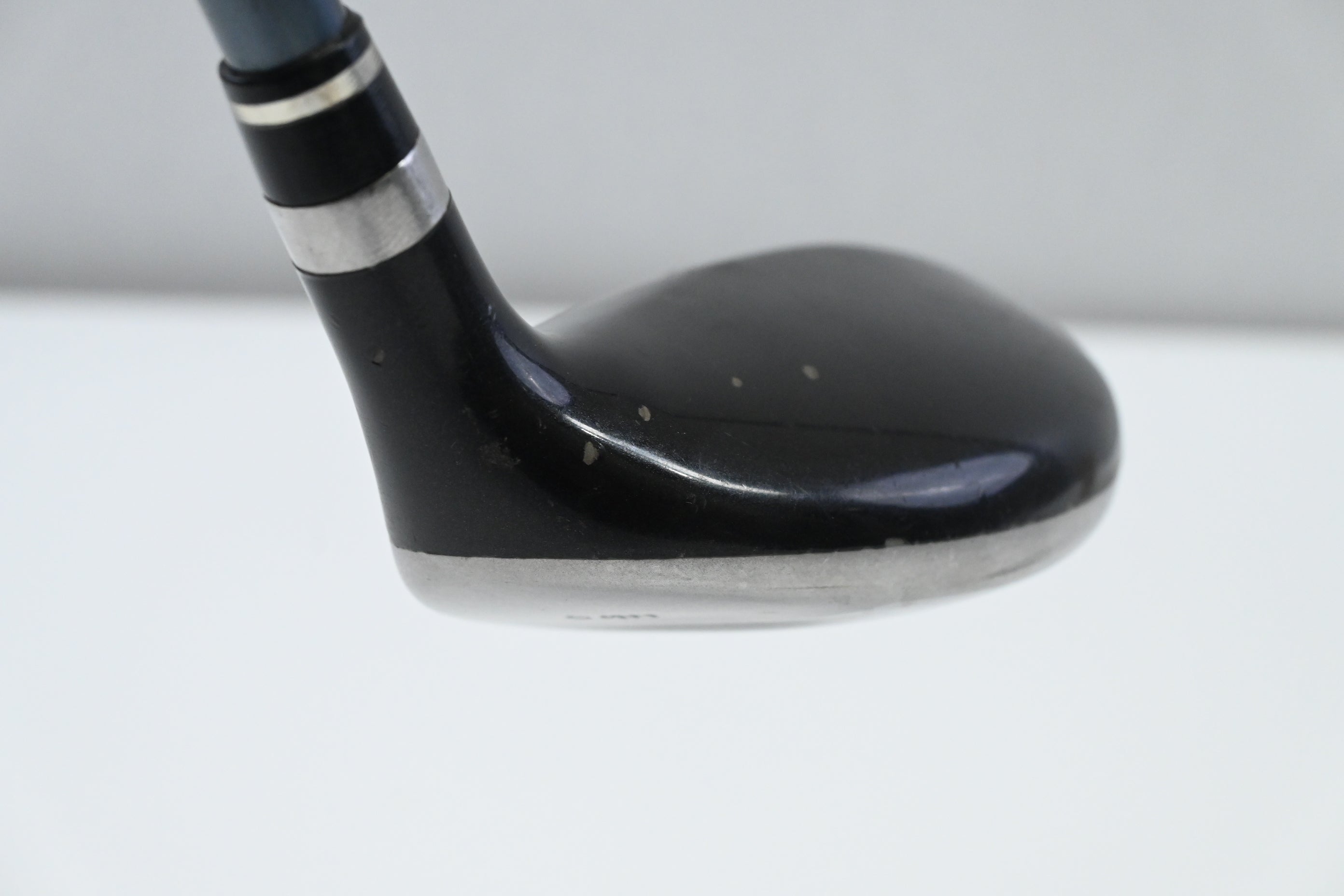 Wilson Staff HB5 #4 Hybrid / 21 Degree / Regular Flex UST Nanotech Shaft