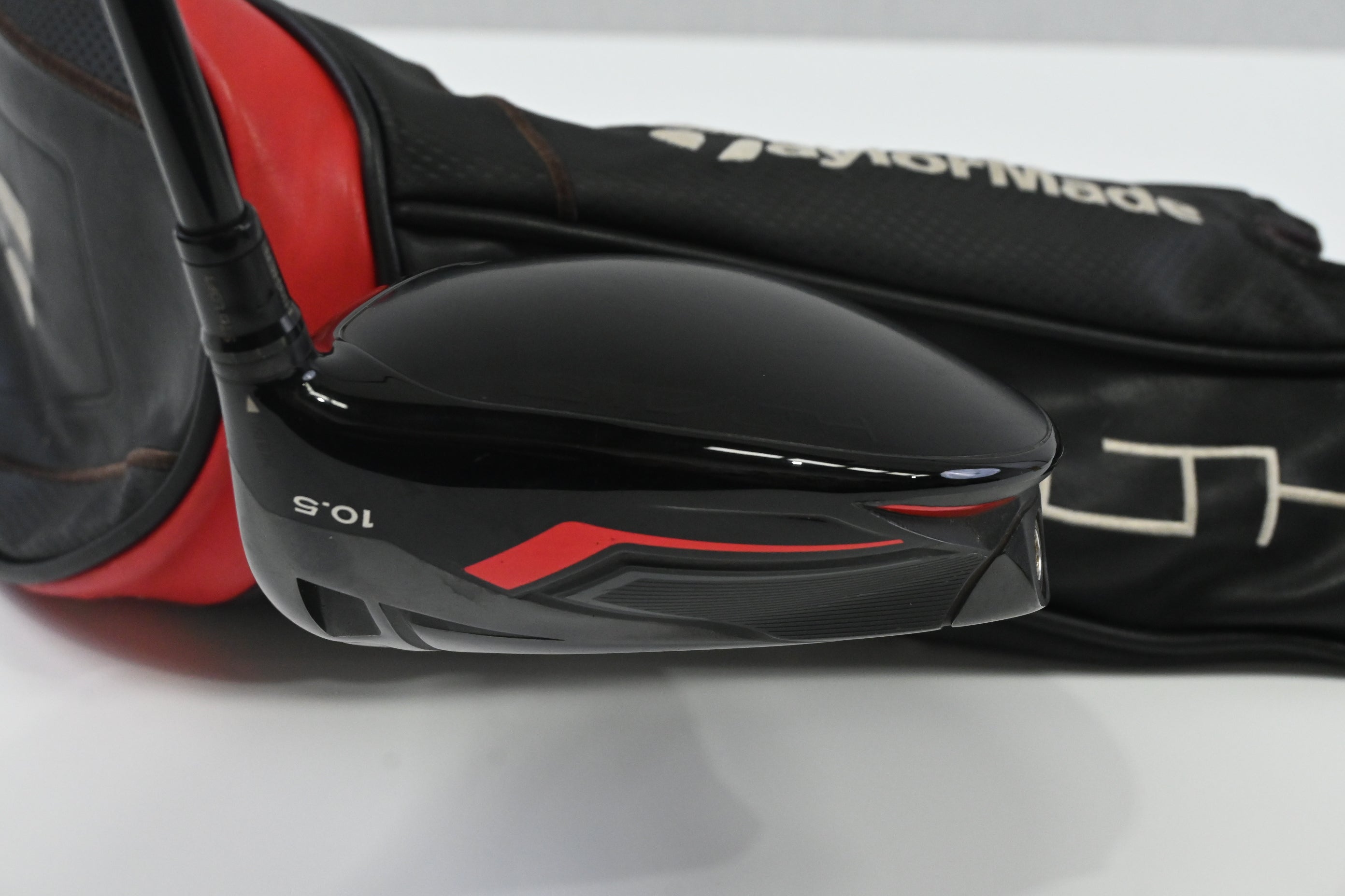Taylormade Stealth Driver / 10.5 Degree / Stiff Flex HZRDUS Smoke Red RDX 75