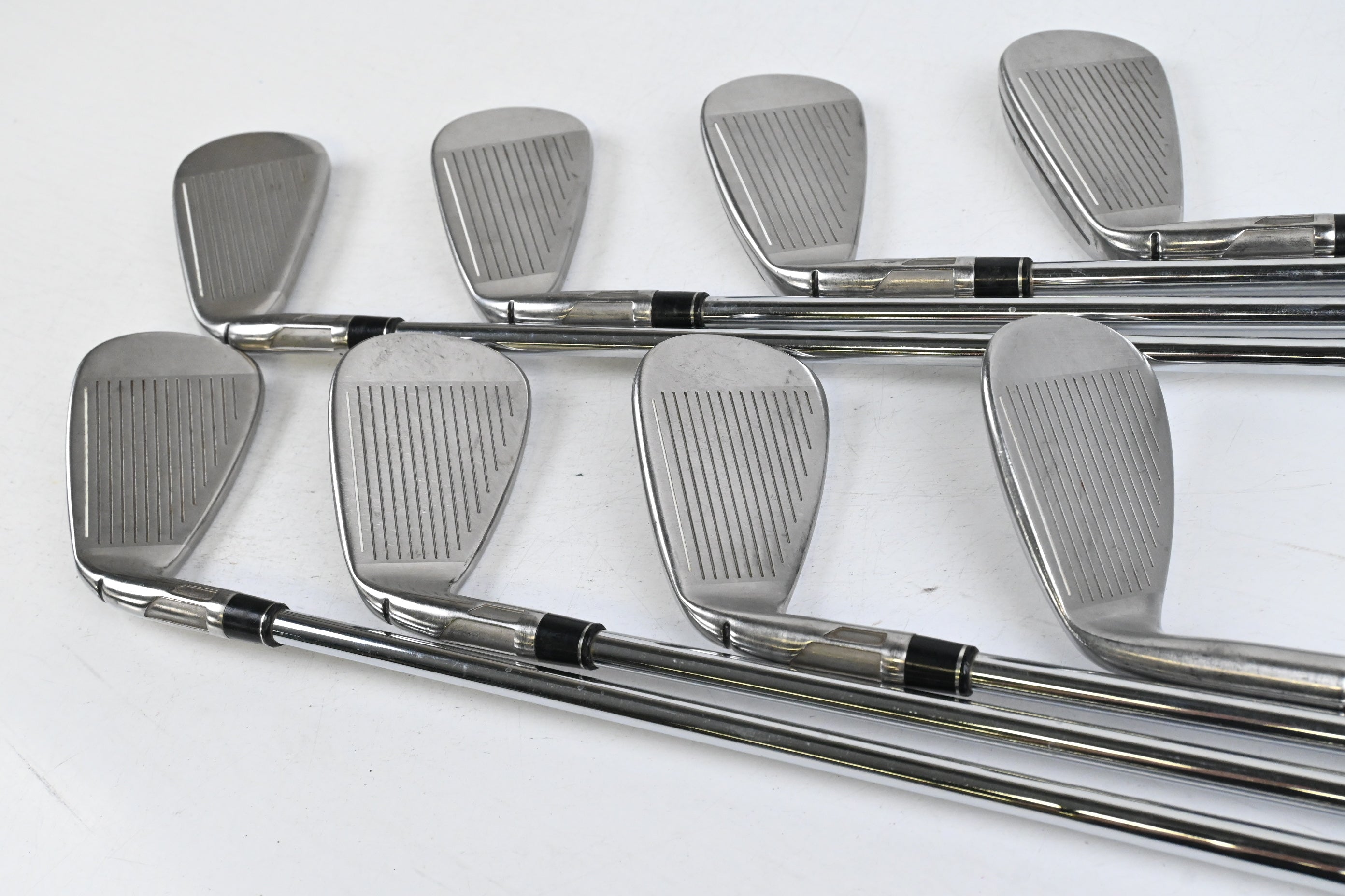 Taylormade SIM2 Max Irons / 4-PW+SW / Regular Flex KBS MAX MT 85 Shafts