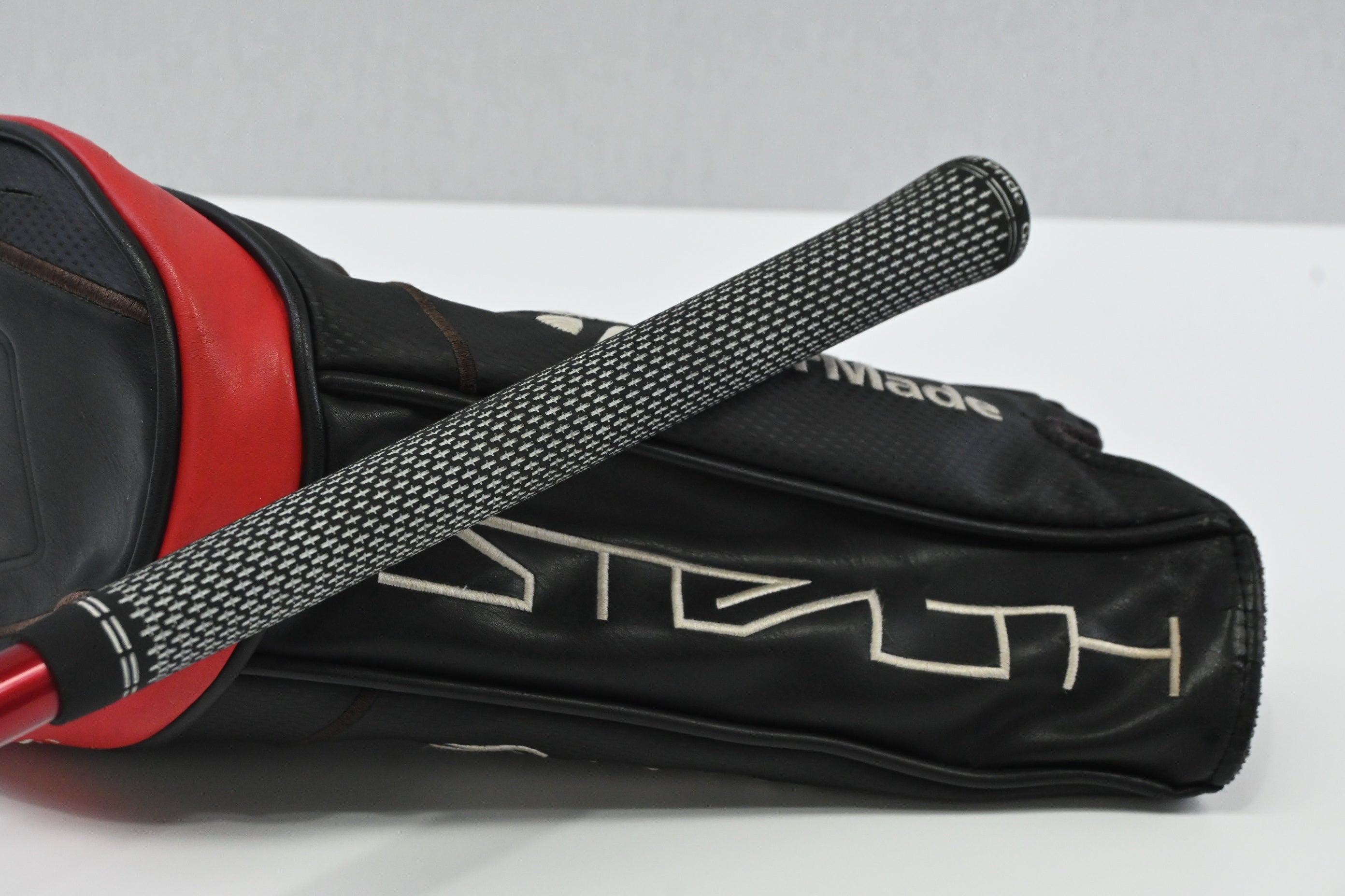 Taylormade Stealth Driver / 10.5 Degree / Stiff Flex HZRDUS Smoke Red RDX 75