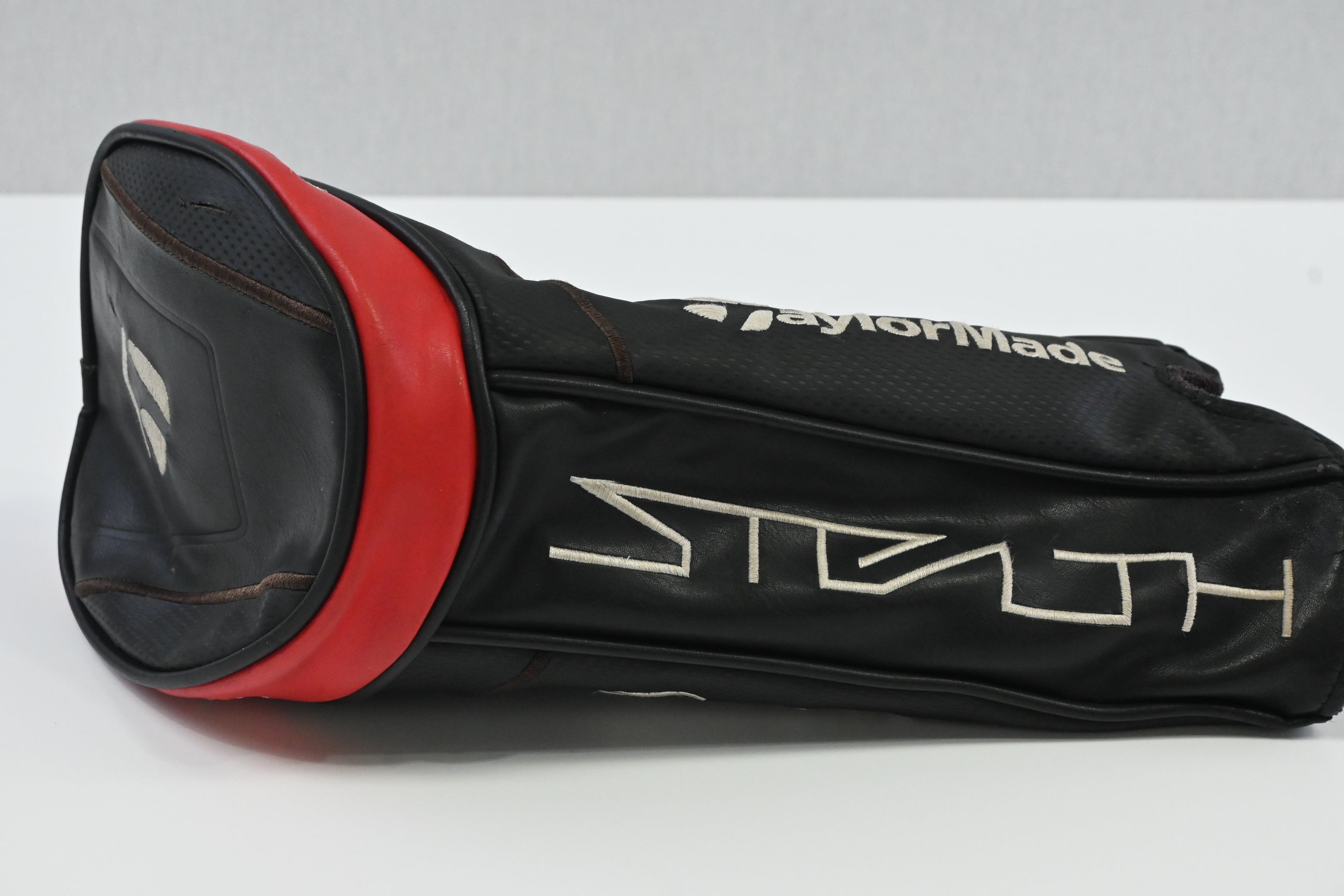 Taylormade Stealth Driver / 10.5 Degree / Stiff Flex HZRDUS Smoke Red RDX 75