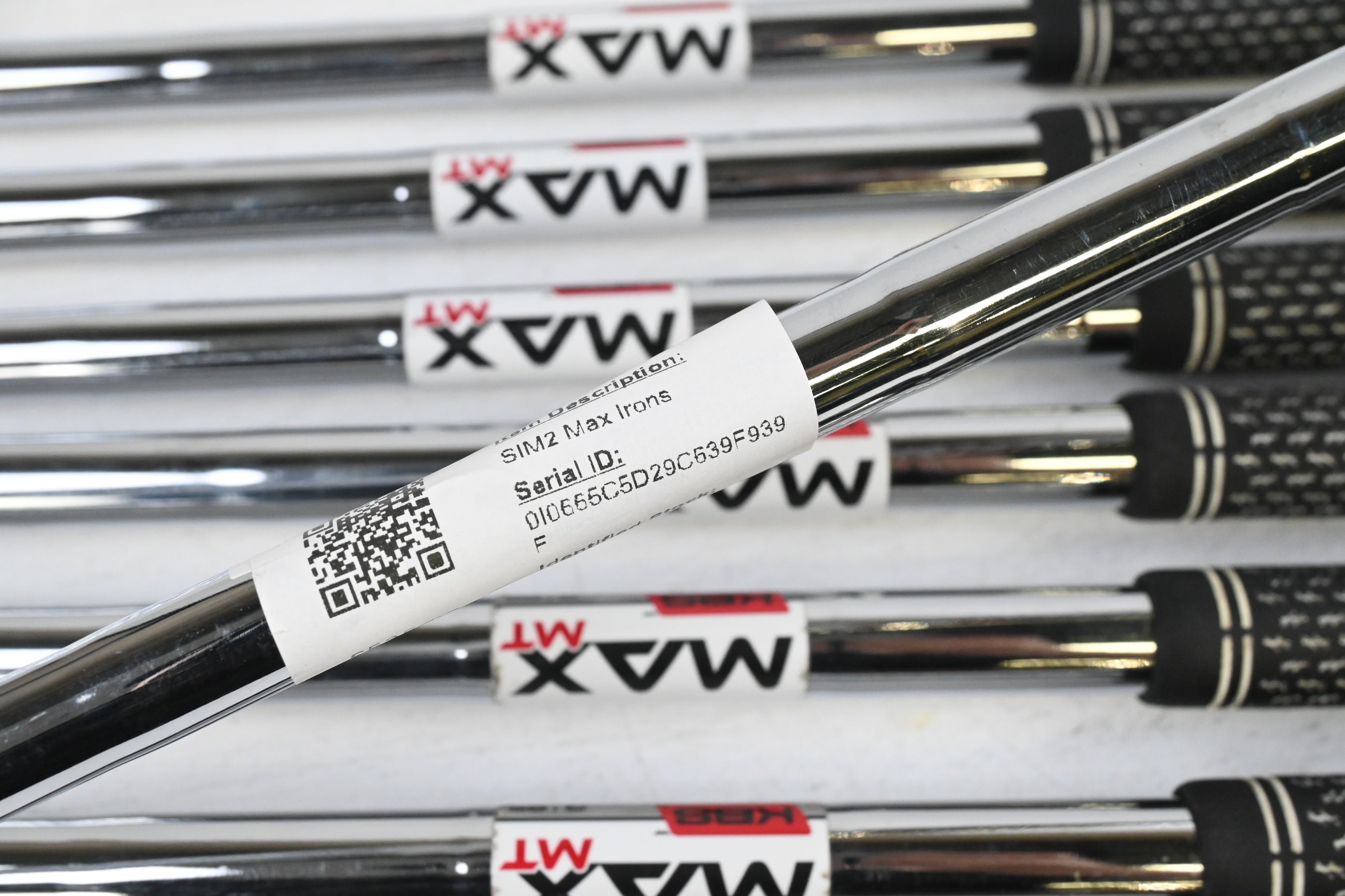 Taylormade SIM2 Max Irons / 4-PW+SW / Regular Flex KBS MAX MT 85 Shafts