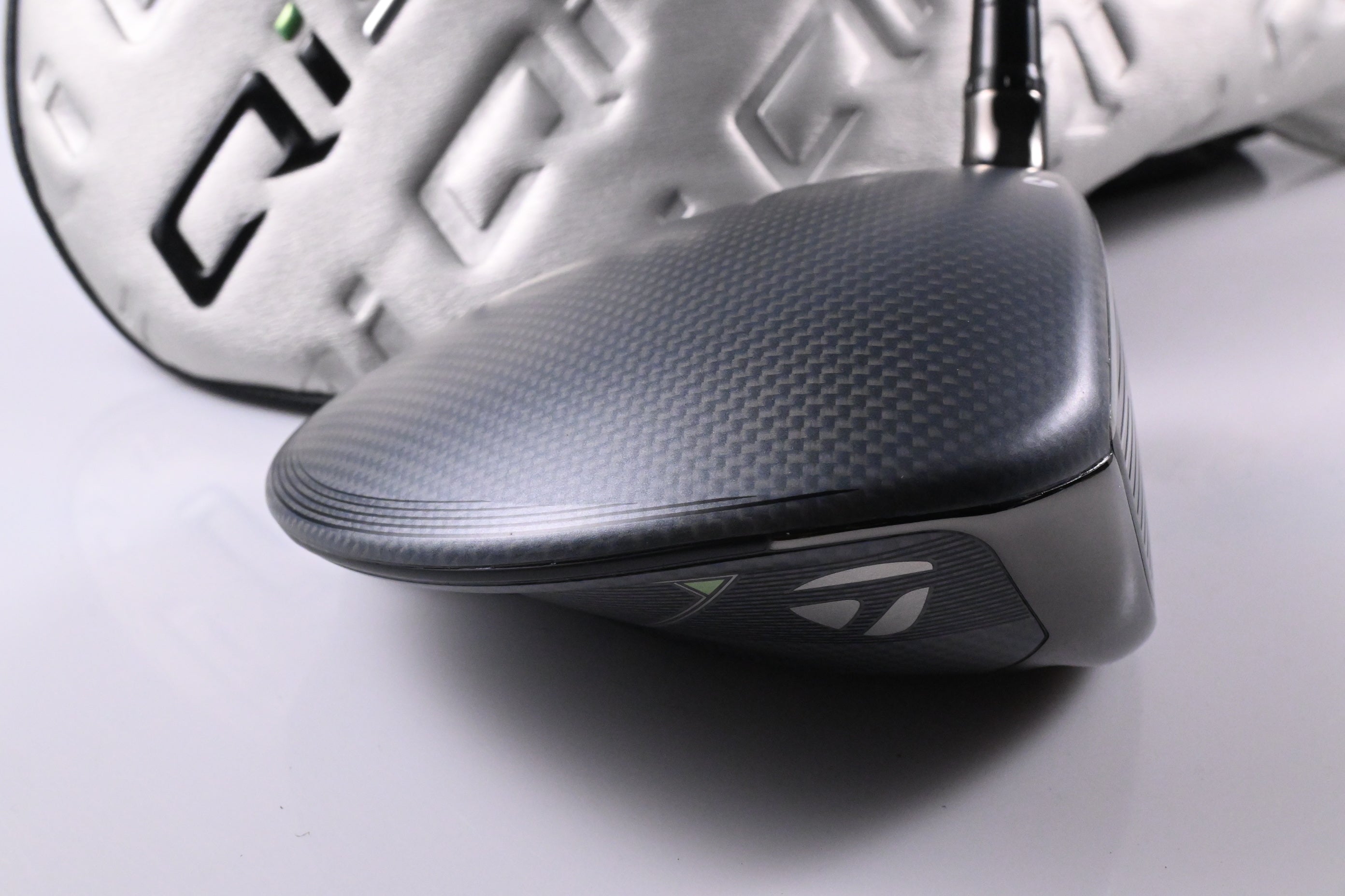 Taylormade Qi35 Driver / 10.5 Degree / Regular Flex Fujikura Air Speeder 50