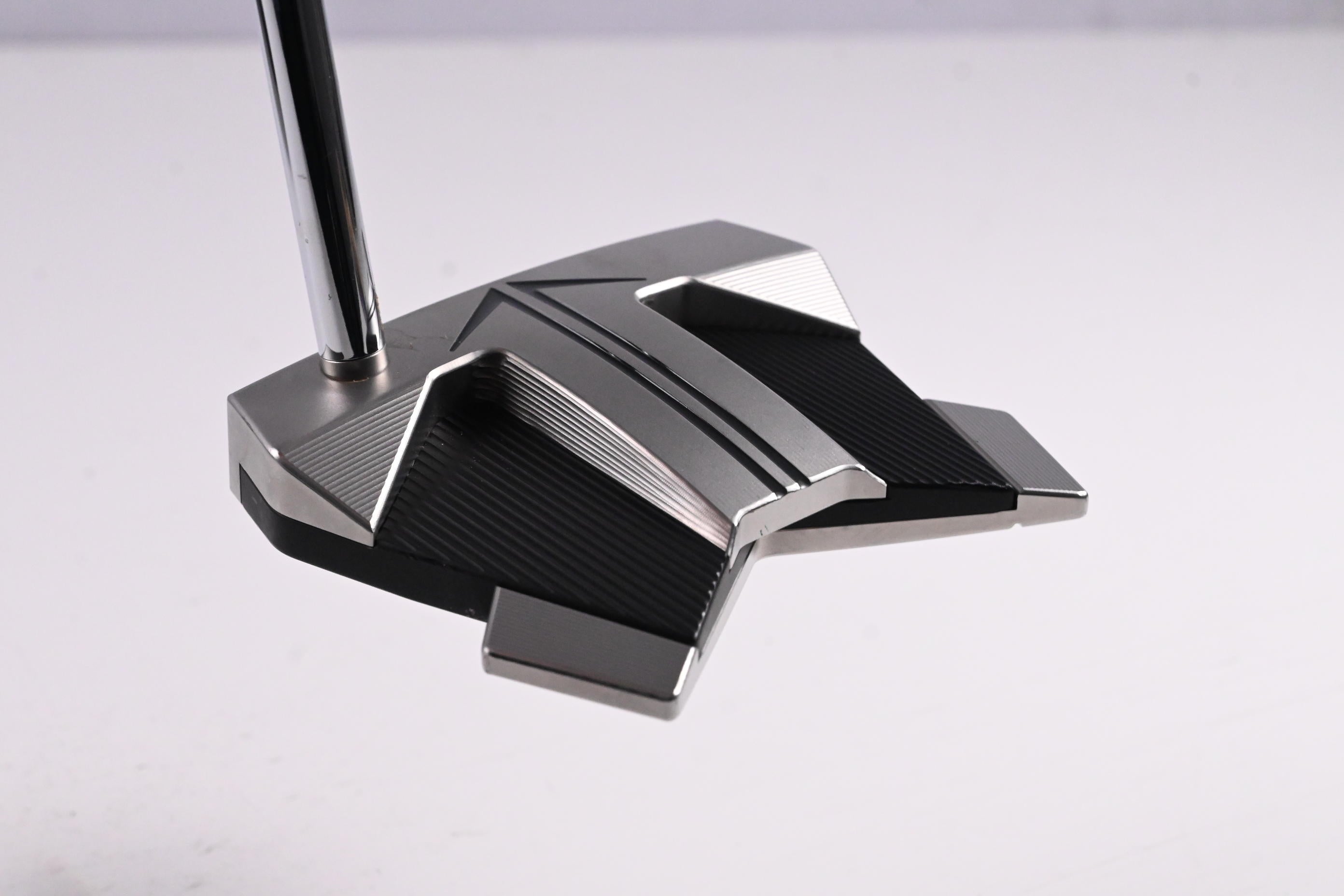 Scotty Cameron 2024 Phantom #11 Putter / 33 Inch