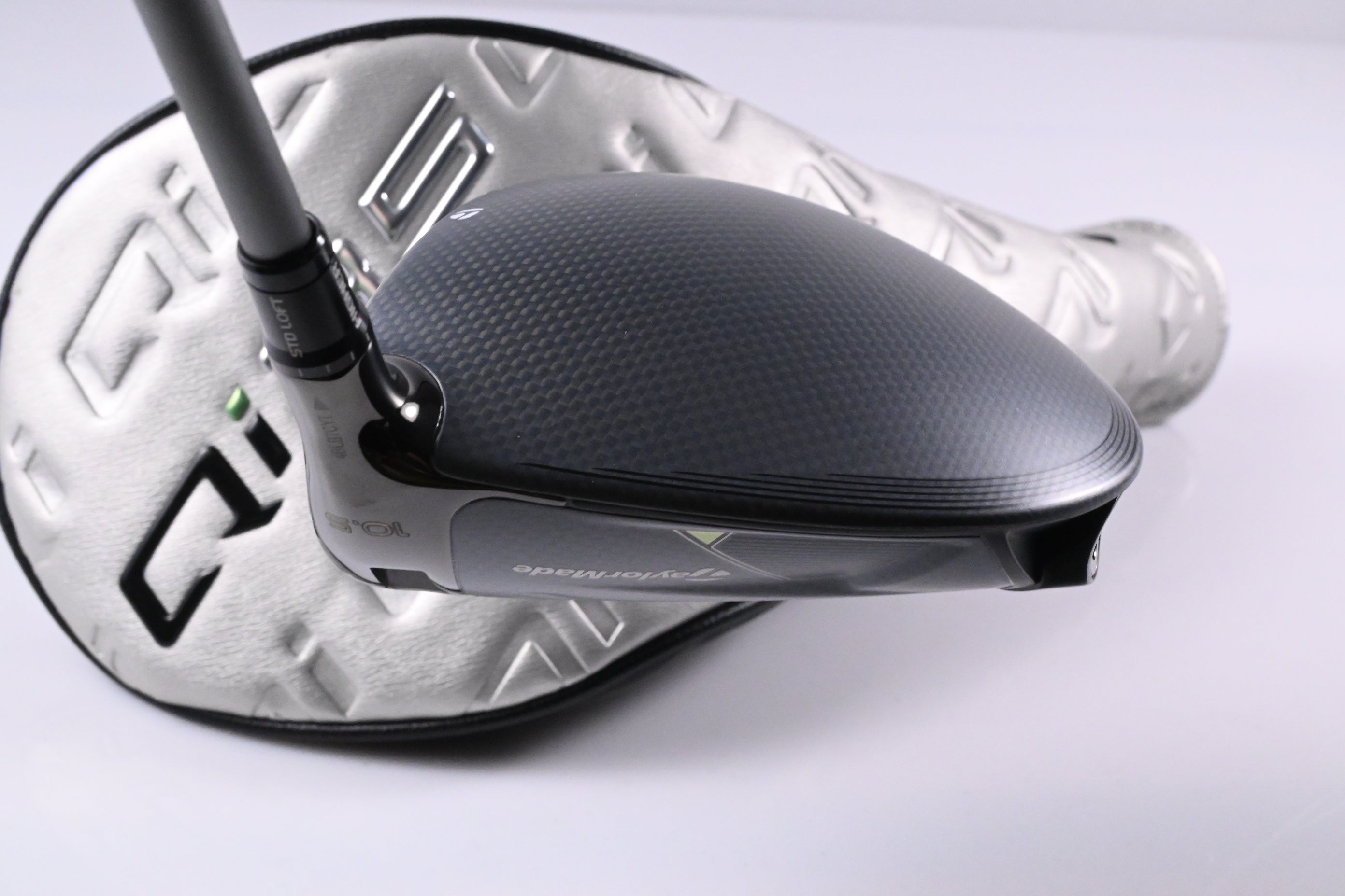 Taylormade Qi35 Driver / 10.5 Degree / Regular Flex Fujikura Air Speeder 50