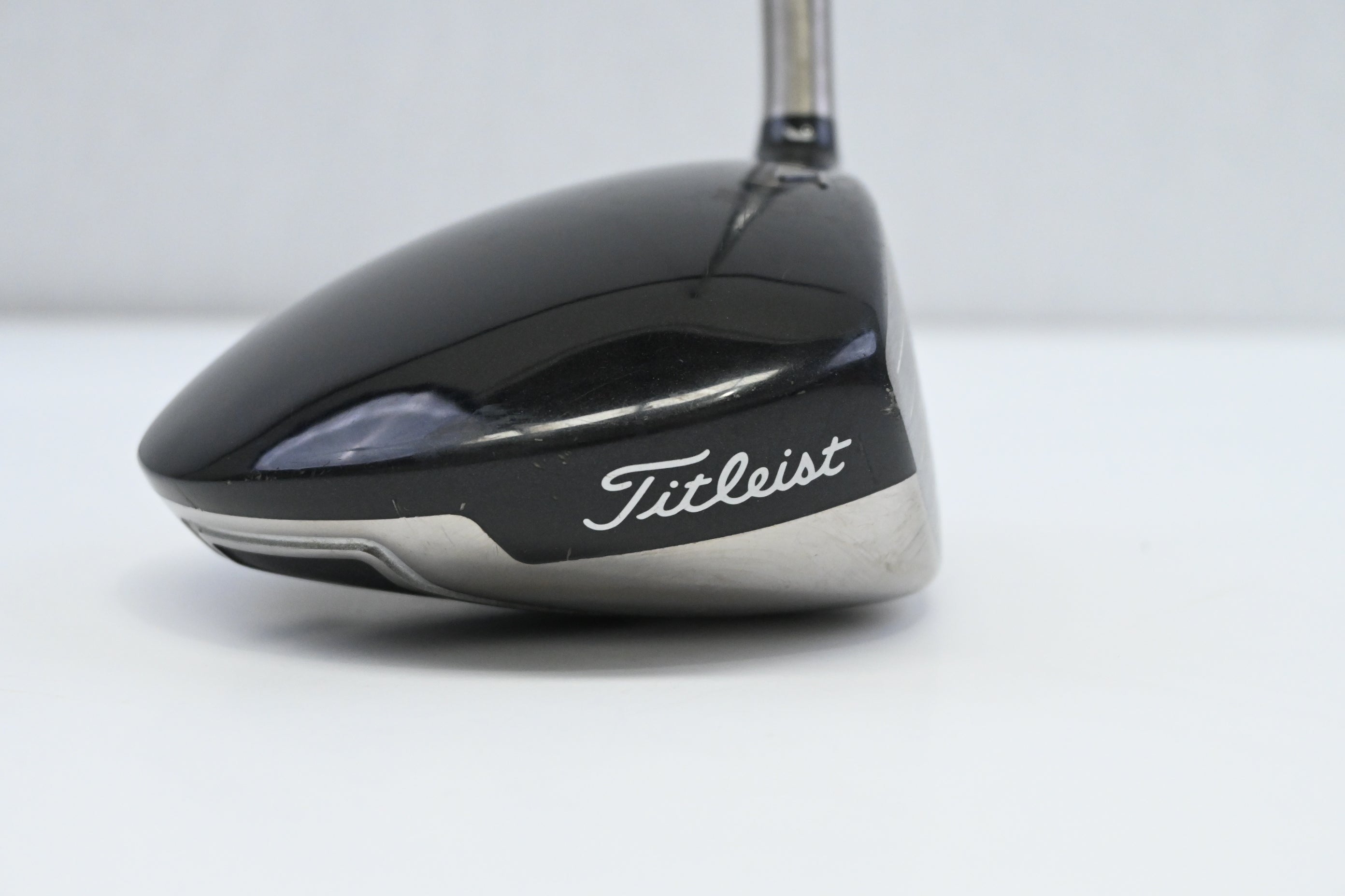 Titleist 909 D2 Driver / 10.5 Degree / Stiff Flex Diamana 65 Shaft