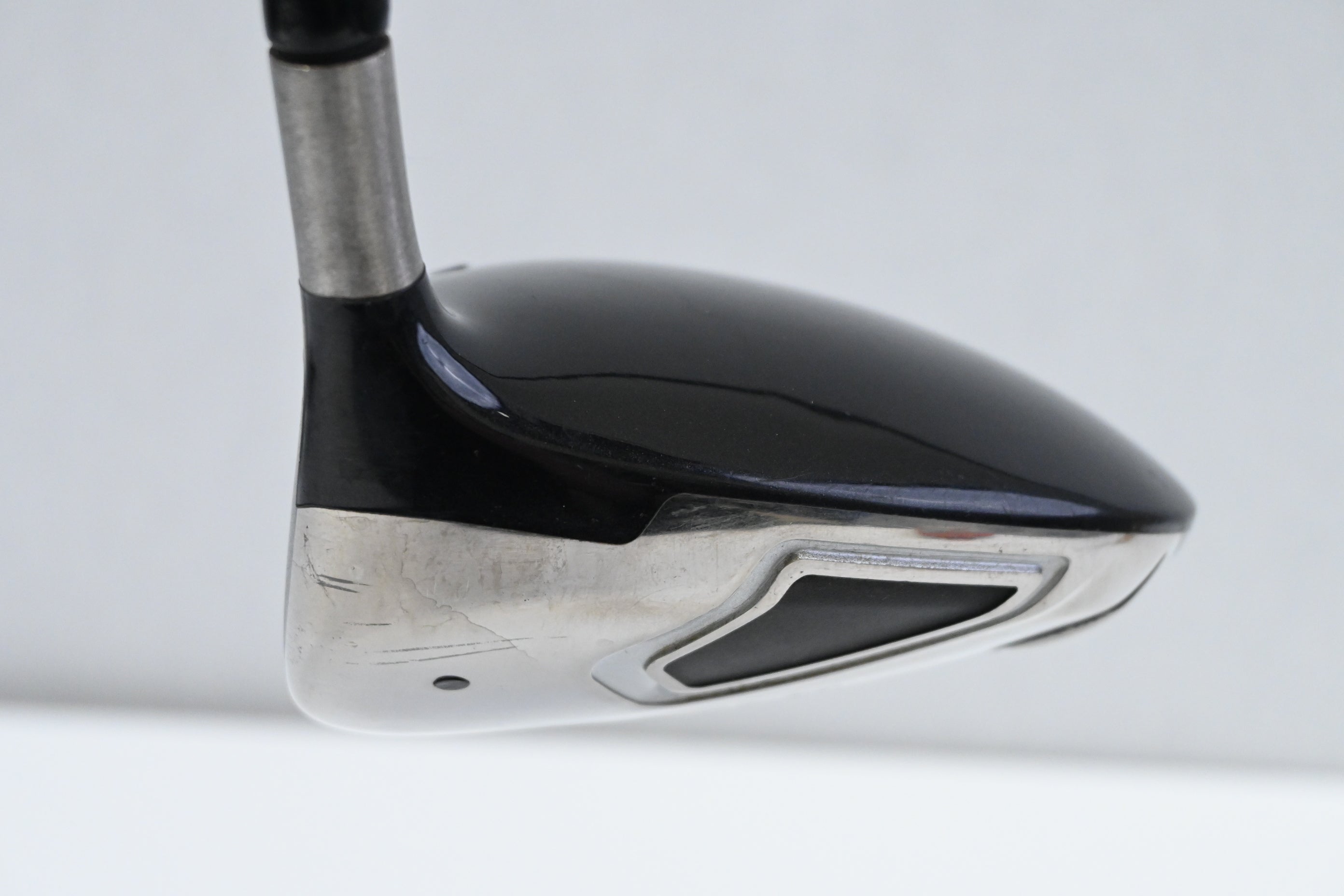 Titleist 909 D2 Driver / 10.5 Degree / Stiff Flex Diamana 65 Shaft