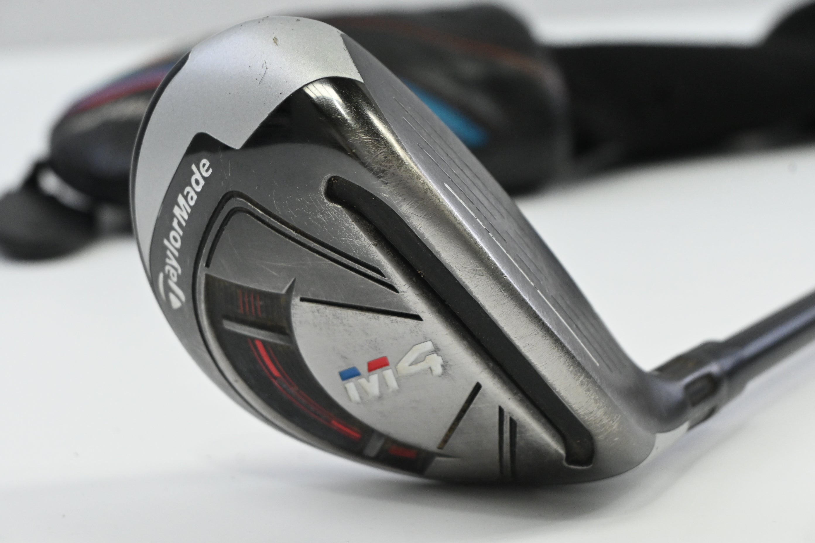 Taylormade M4 #4 Hybrid / 22 Degree / Regular Flex Fujikura Atmos Red 6 Shaft