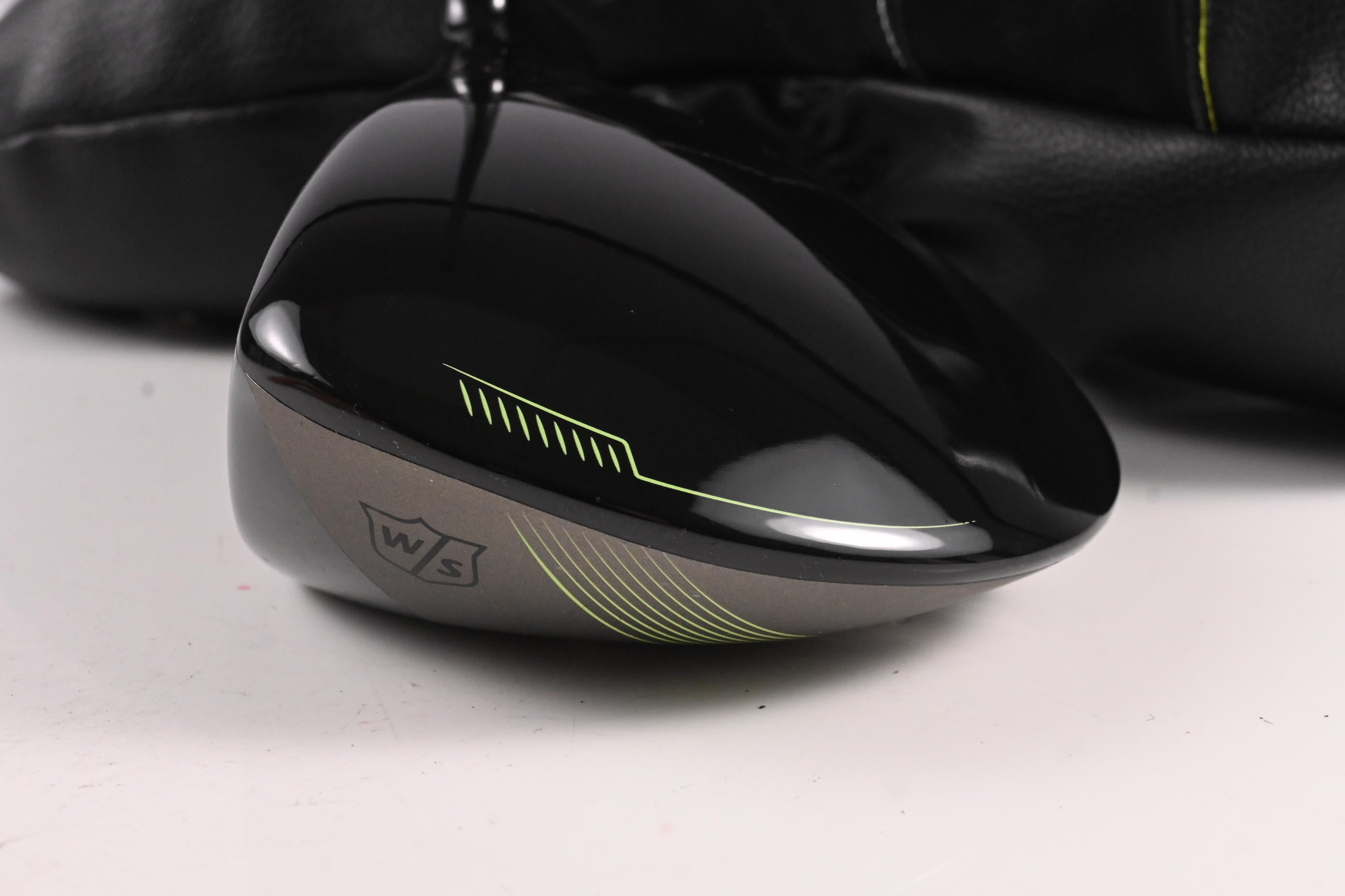 Left Hand Wilson Launch Pad 2022 Driver / 10.5 Degree / Regular Flex Evenflow 55 Shaft
