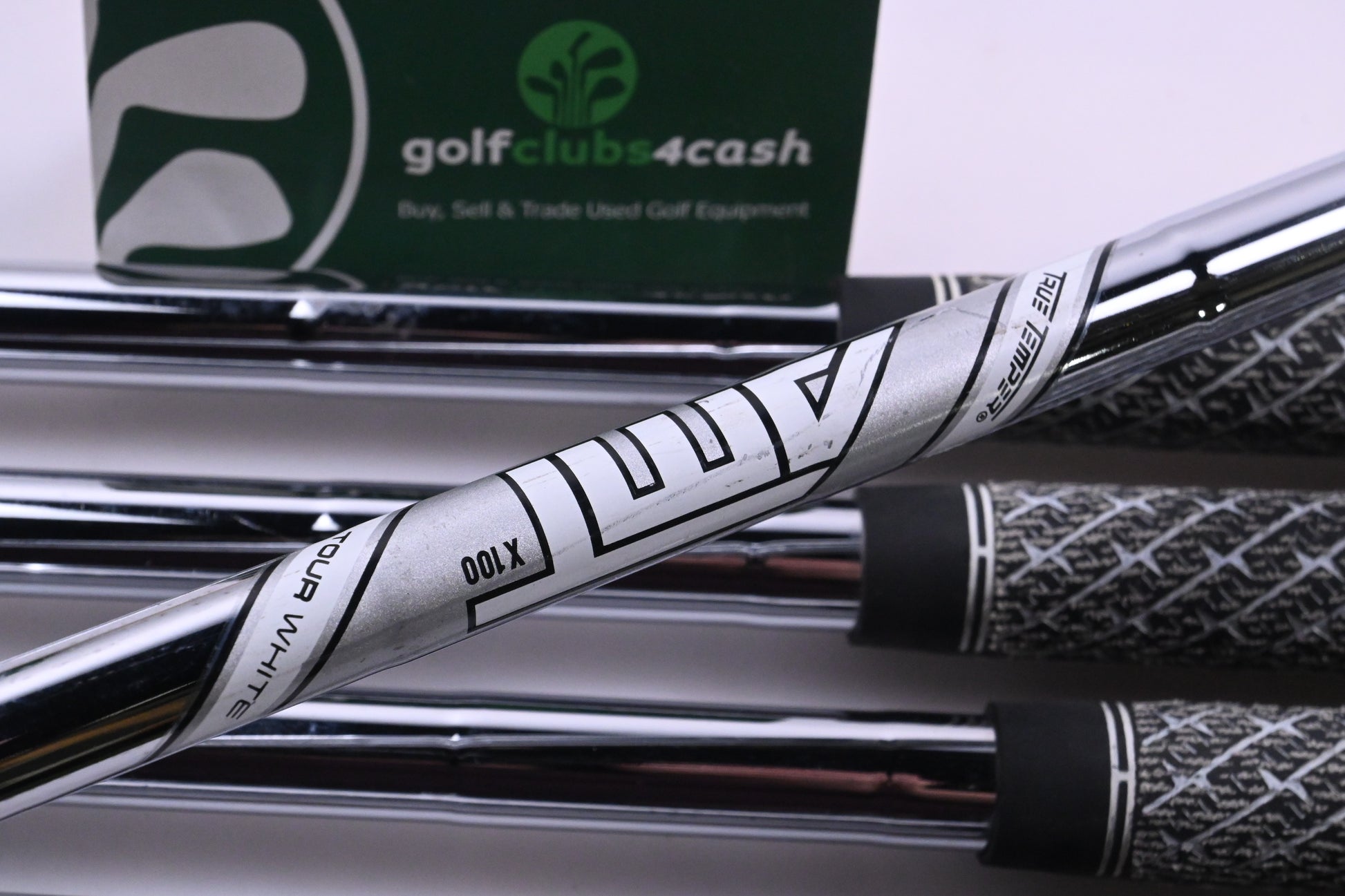 Titleist 718 MB Irons / 6-9+46° / X-Flex AMT Tour White X100 Shafts