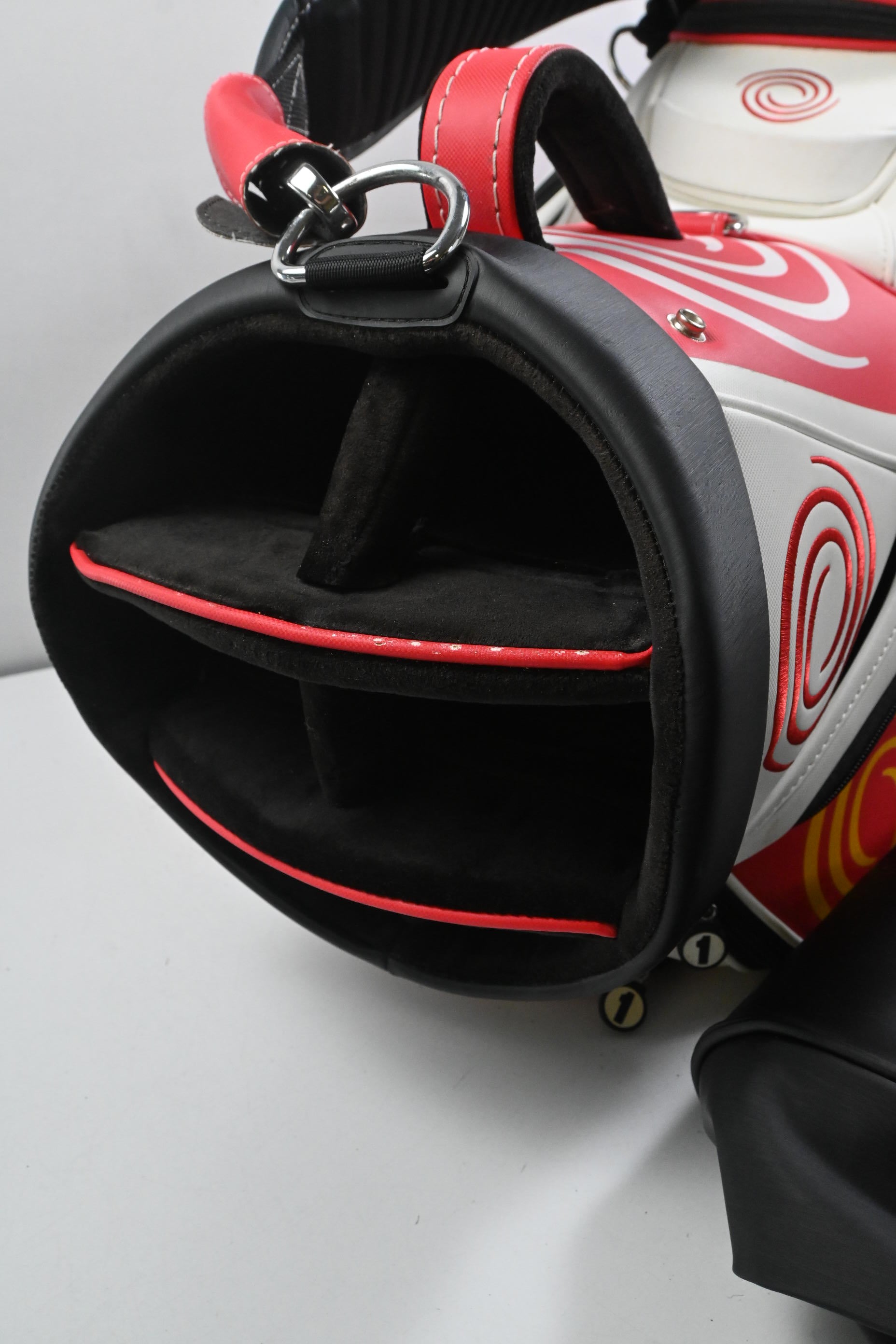 Odyssey Tour Bag / 6-Way divider / White & Red