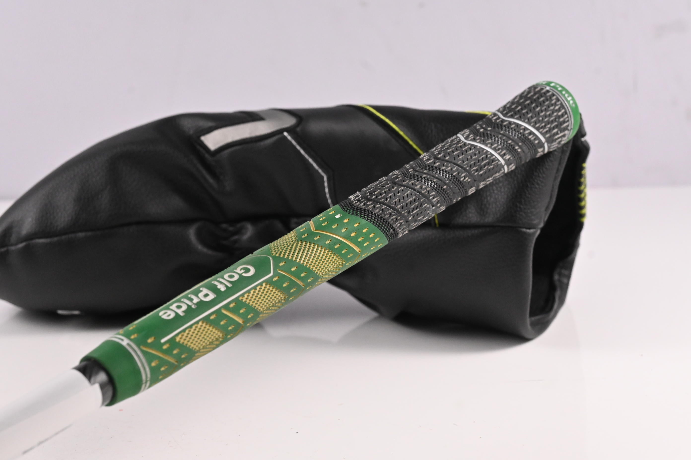 Left Hand Wilson Launch Pad 2022 Driver / 10.5 Degree / Regular Flex Evenflow 55 Shaft