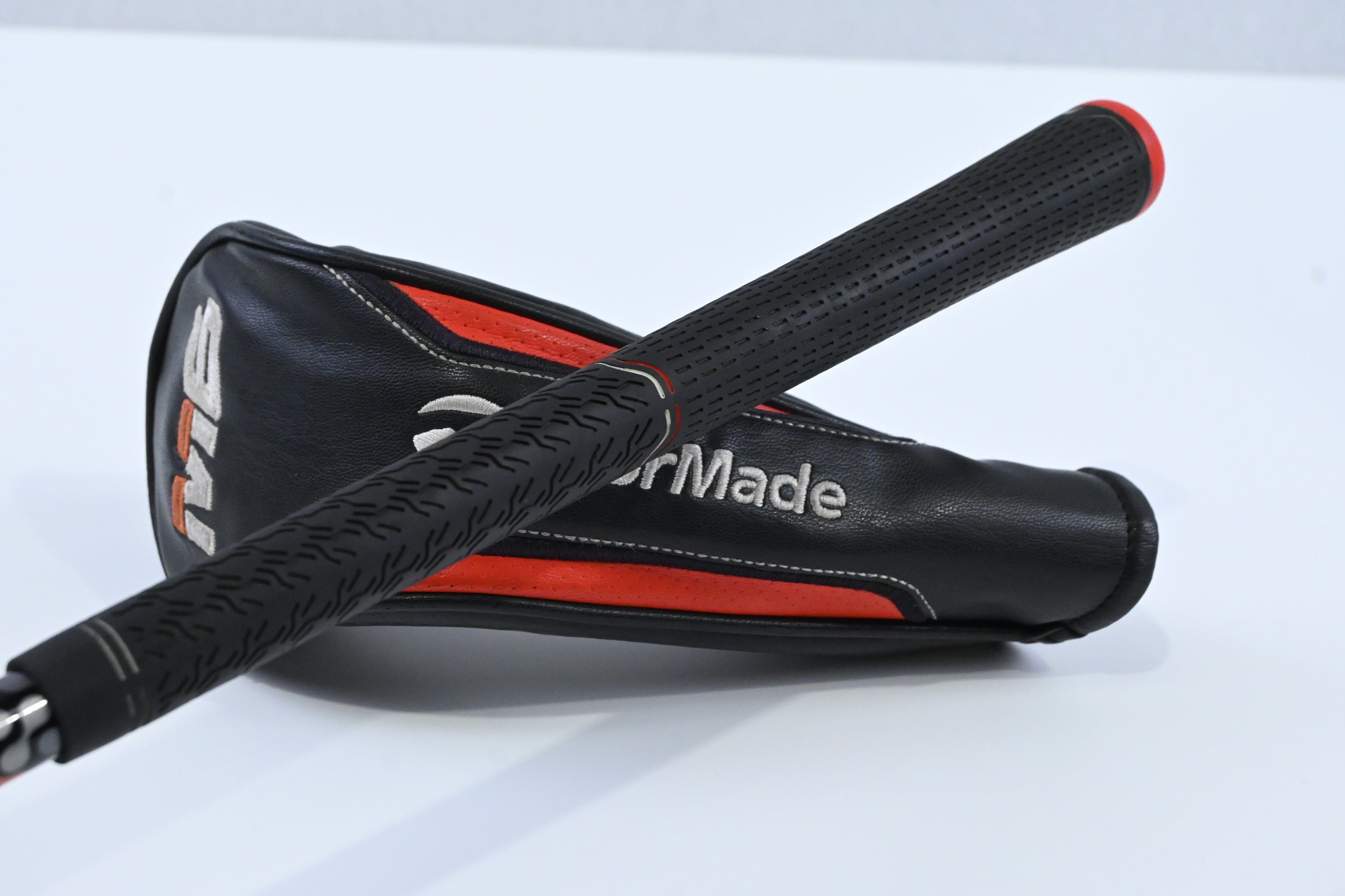 Taylormade M6 #4 Hybrid / 22 Degree / Stiff Flex Fujikura Atmos Orange 7 Shaft