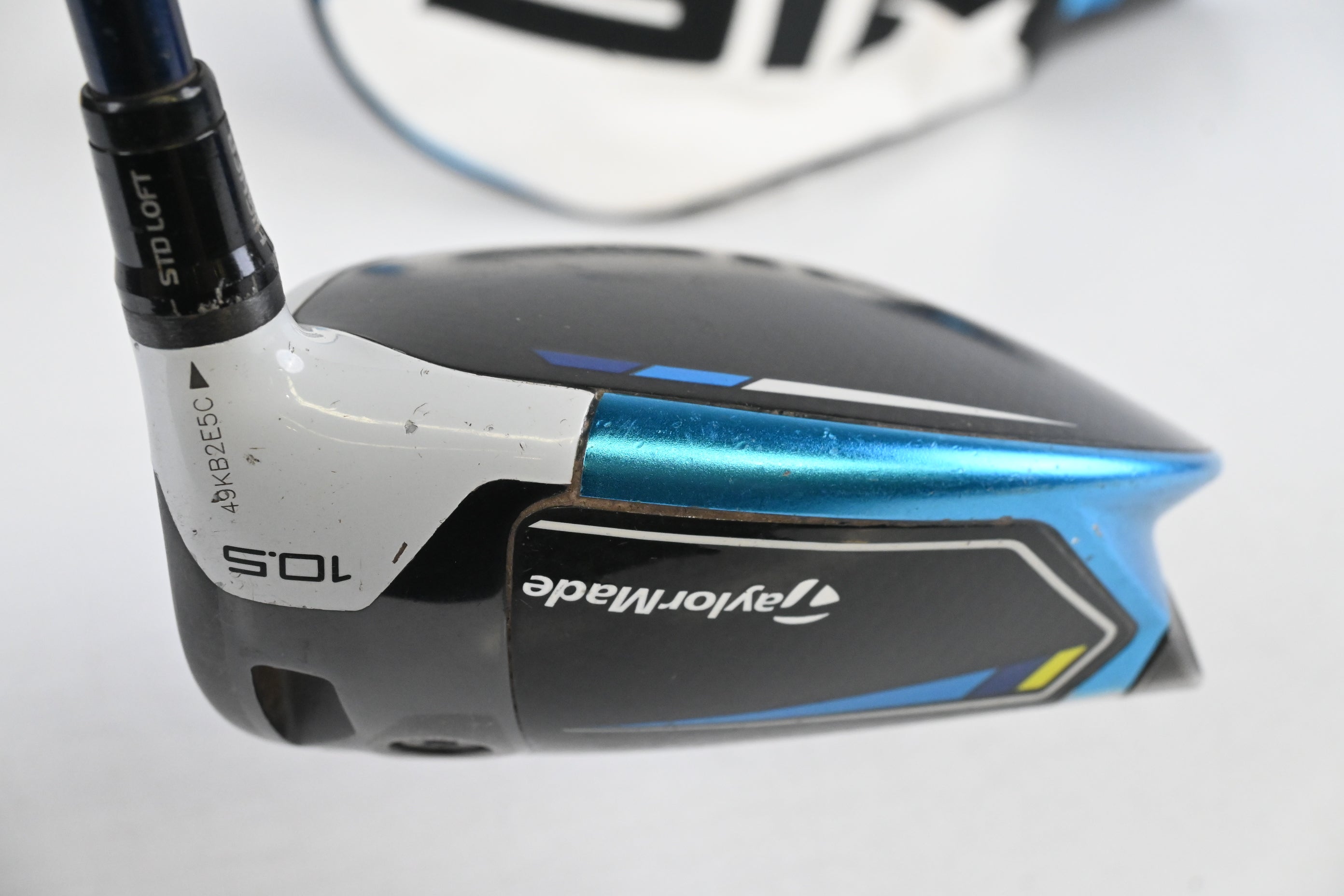 Taylormade SIM2 Max Driver / 10.5 Degree / Regular Flex Ventus Blue 5 Shaft