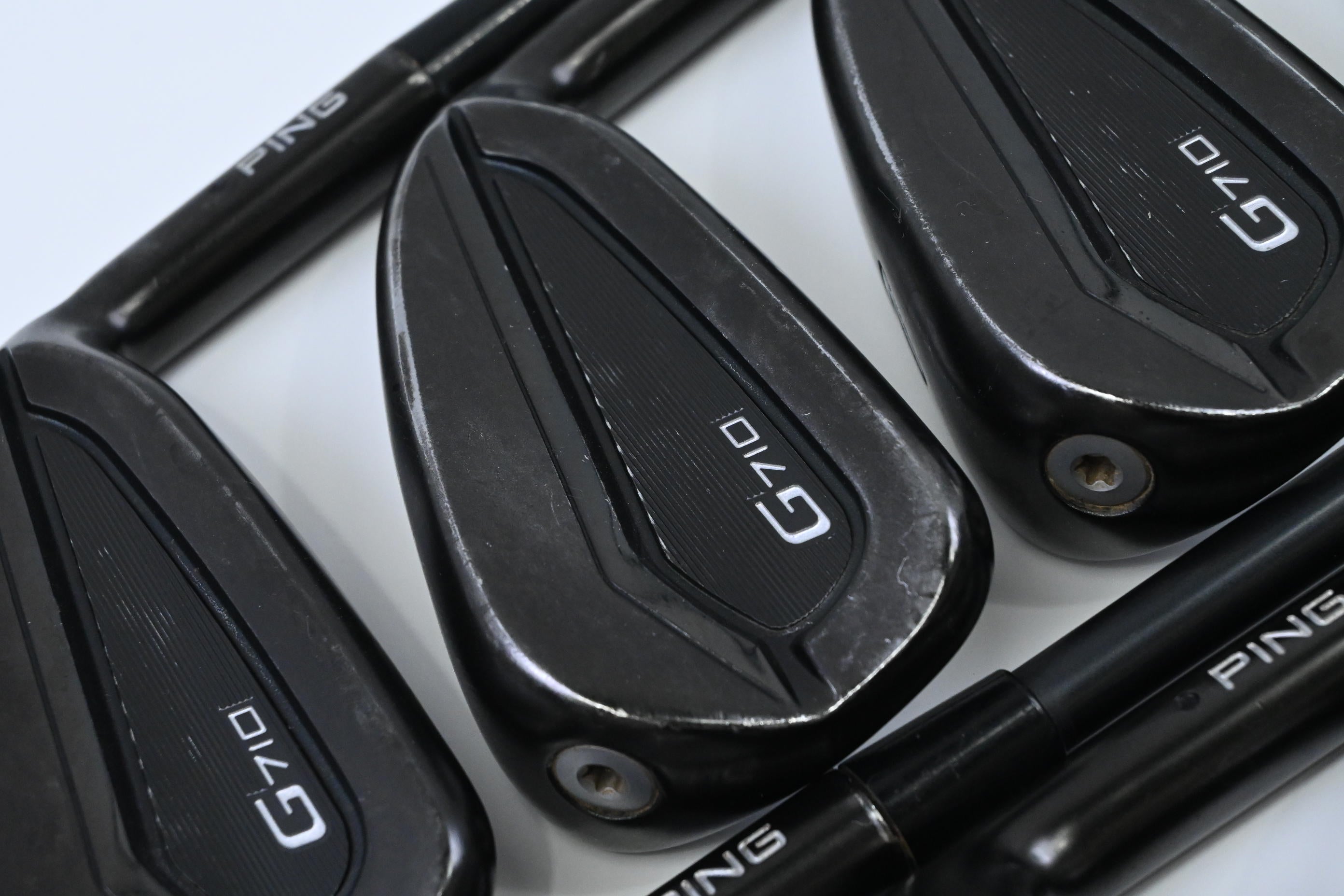 Ping G710 Irons / 5-PW+UW+SW / Black Dot / Regular Flex Ping Alta CB Red AWT