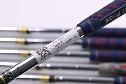 Mizuno JPX 825 Irons / 4-PW / Regular Flex Dynamic Gold R300 Shafts