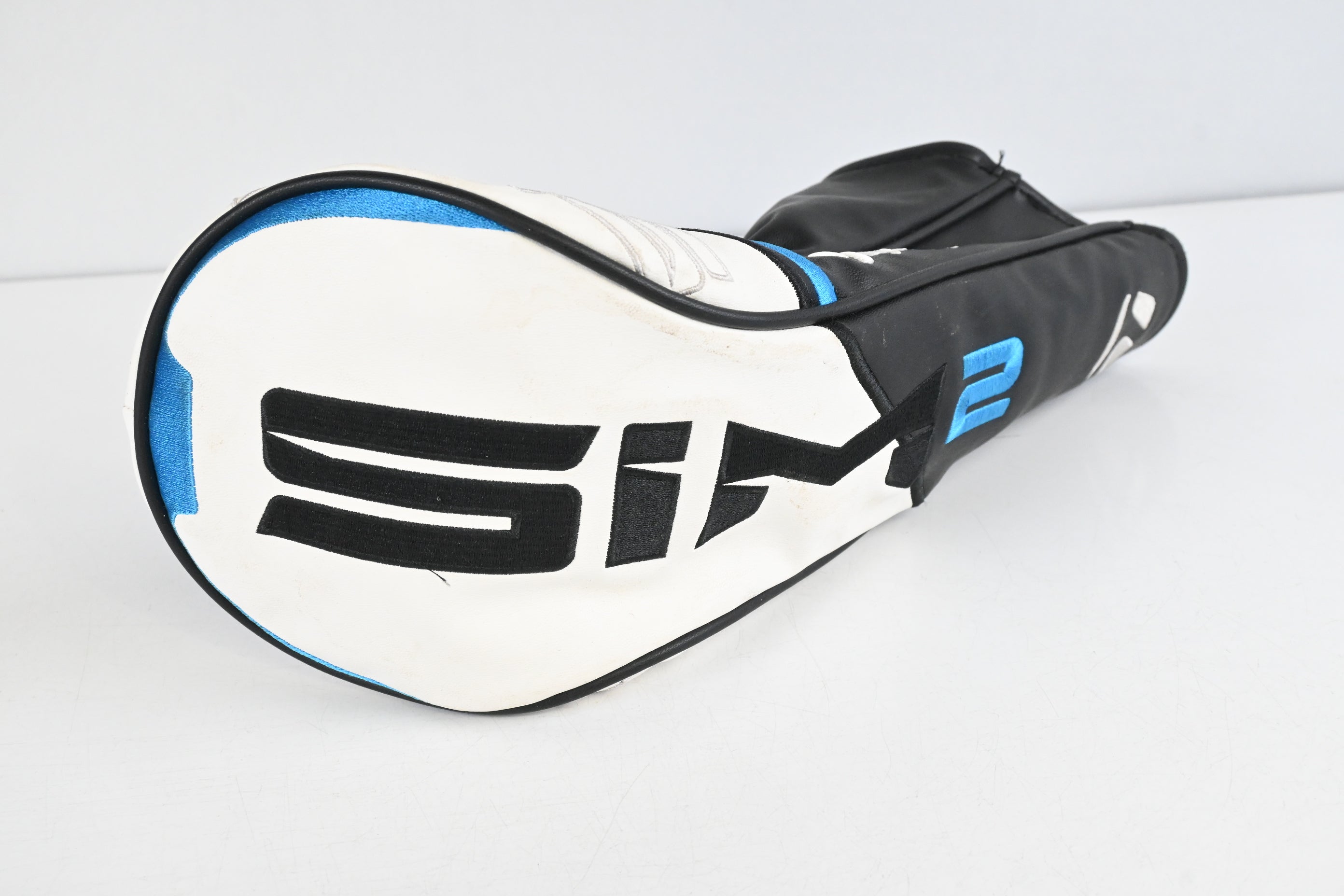 Taylormade SIM2 Max Driver / 10.5 Degree / Regular Flex Ventus Blue 5 Shaft