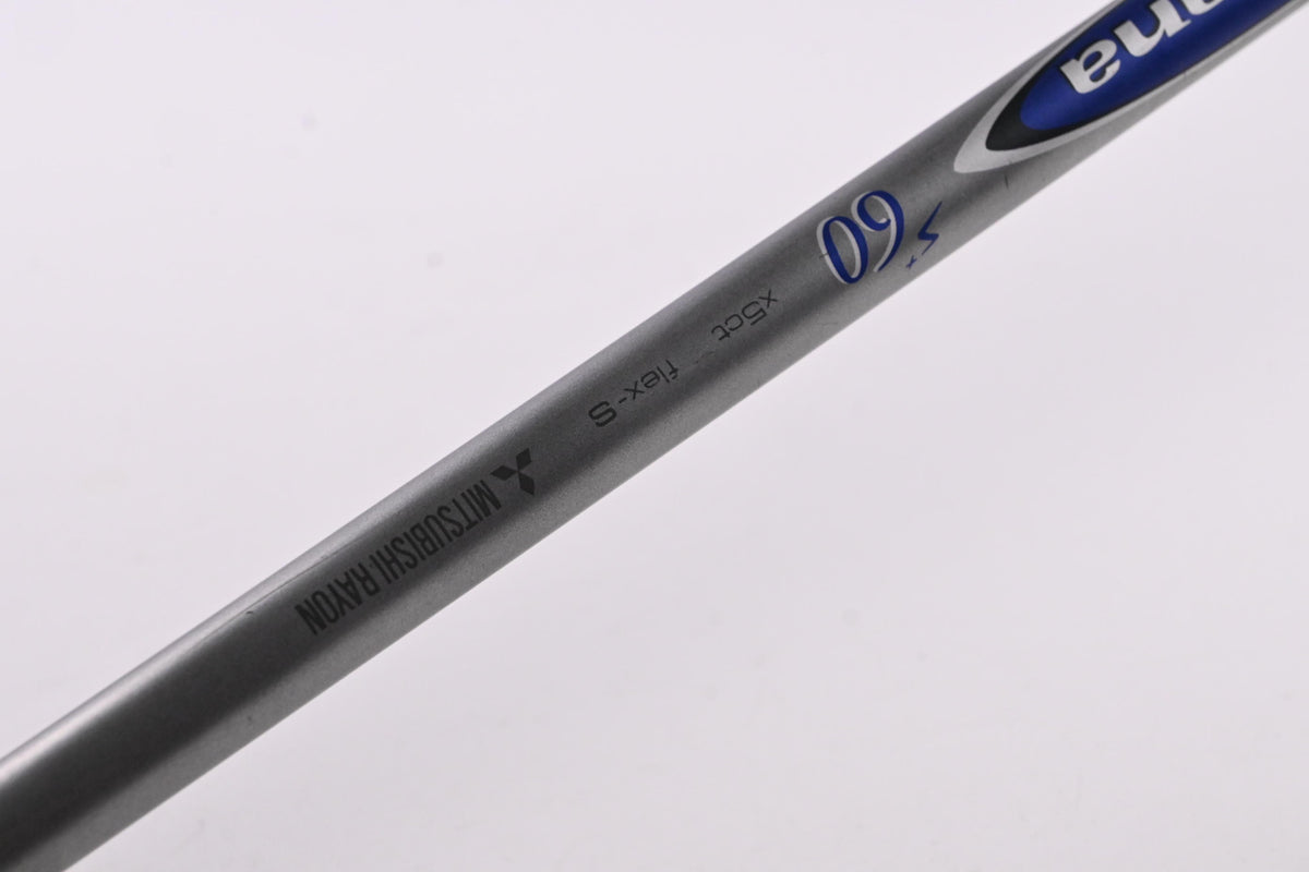 Titleist 915 D2 Driver / 9.5 Degree / Stiff Flex Diamana S+ Blue 60 Shaft