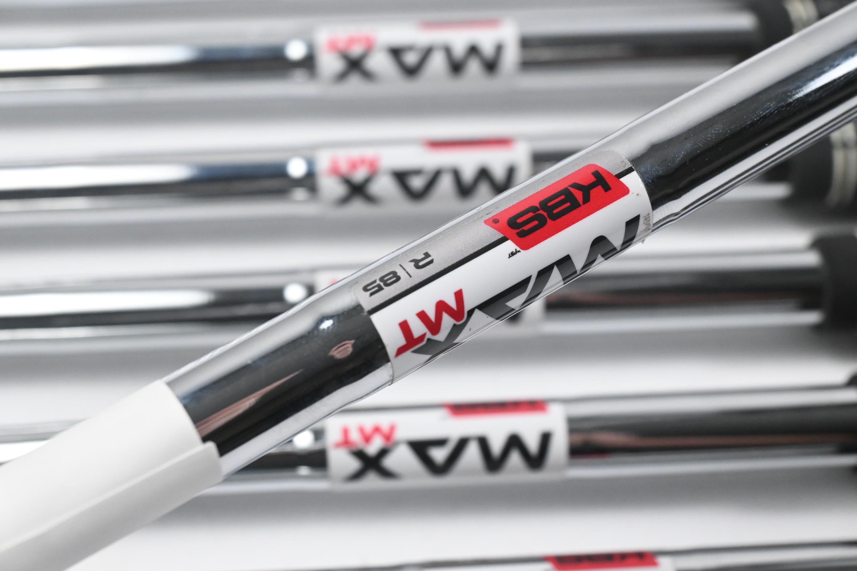 Taylormade SIM2 Max Irons / 5-PW+SW / Regular Flex KBS MAX MT 85 Shafts