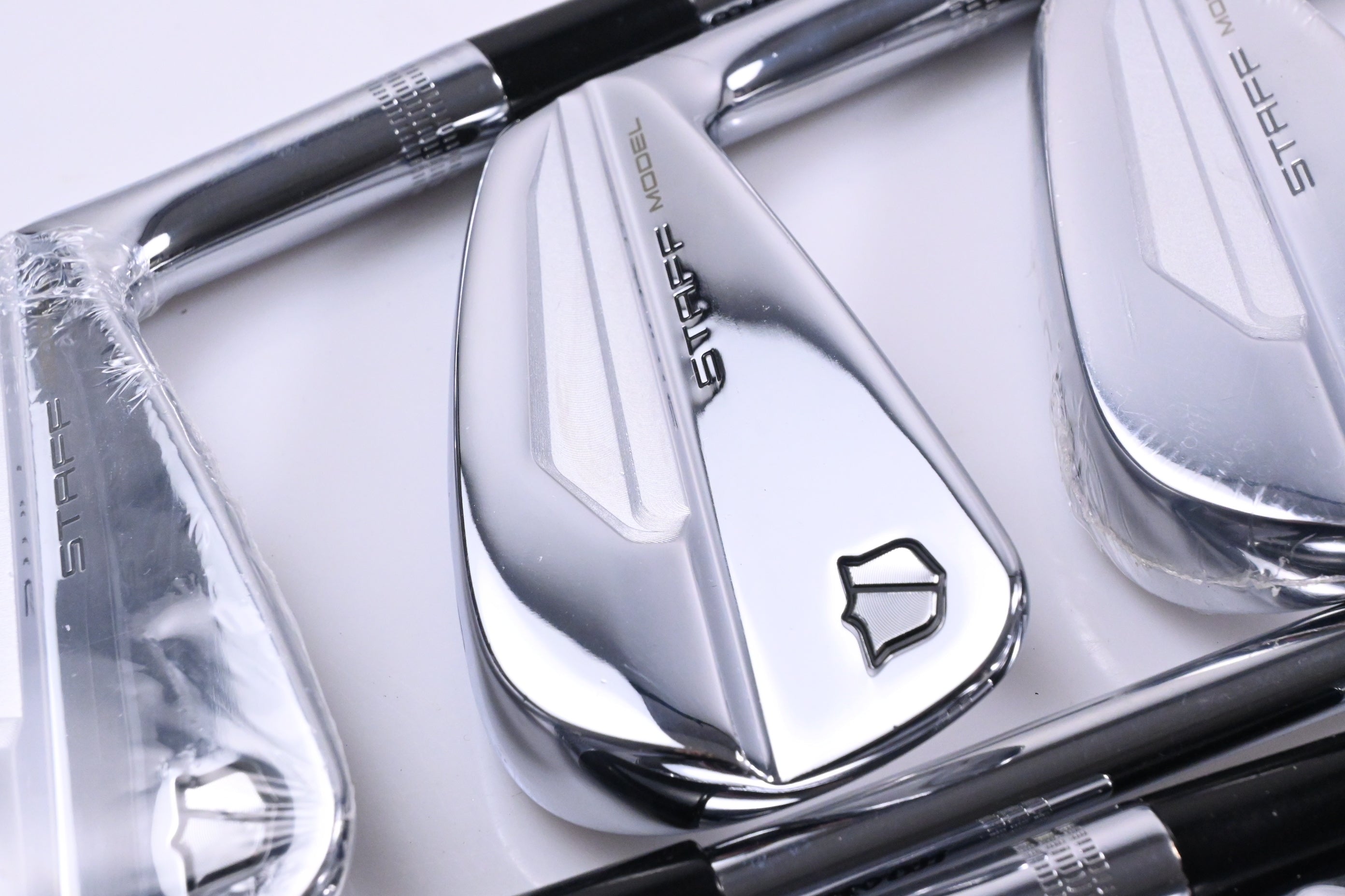 Wilson Staff Model Blade 2024 Irons / 4-PW / Stiff Flex Dynamic Gold Mid 115