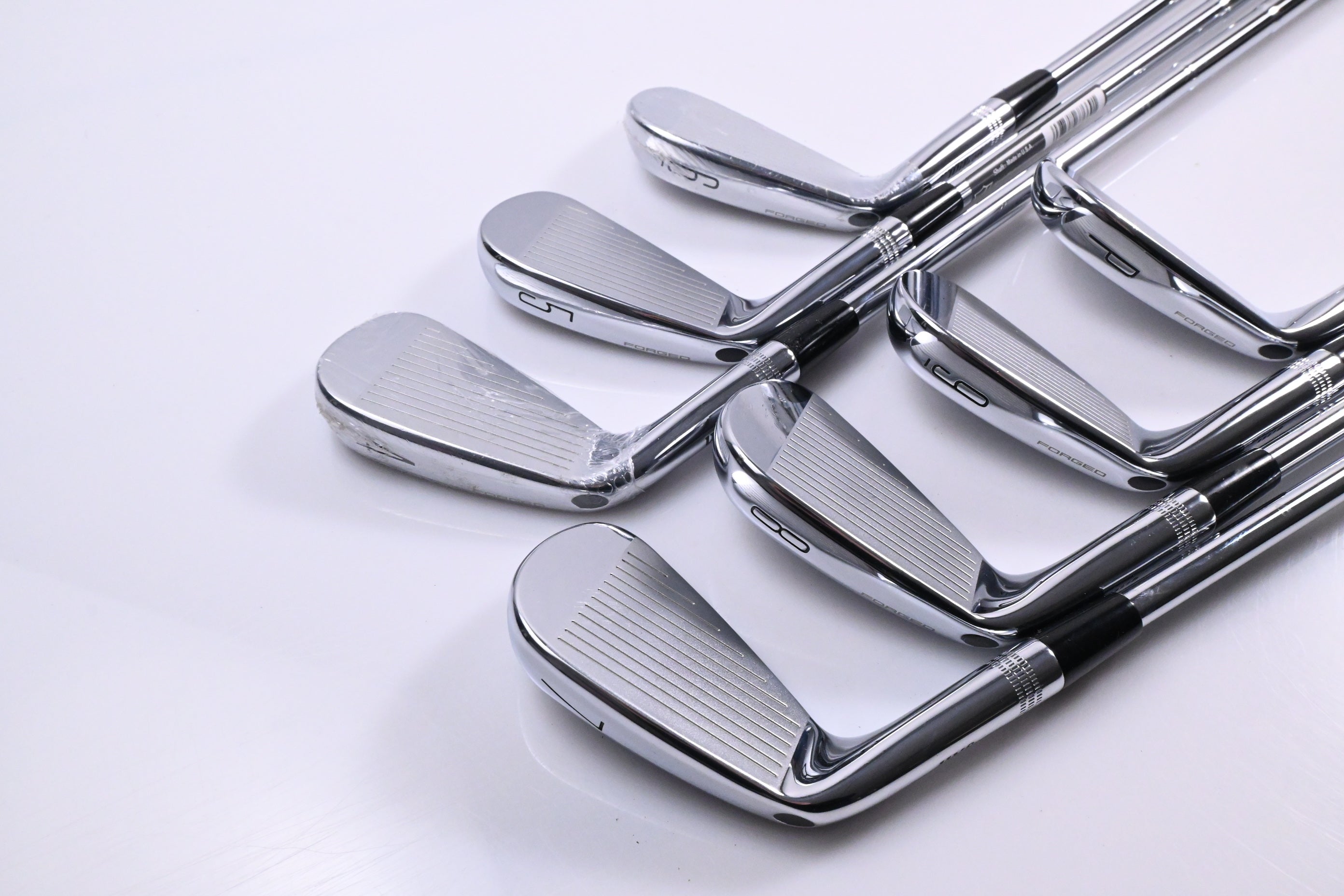 Wilson Staff Model Blade 2024 Irons / 4-PW / Stiff Flex Dynamic Gold Mid 115