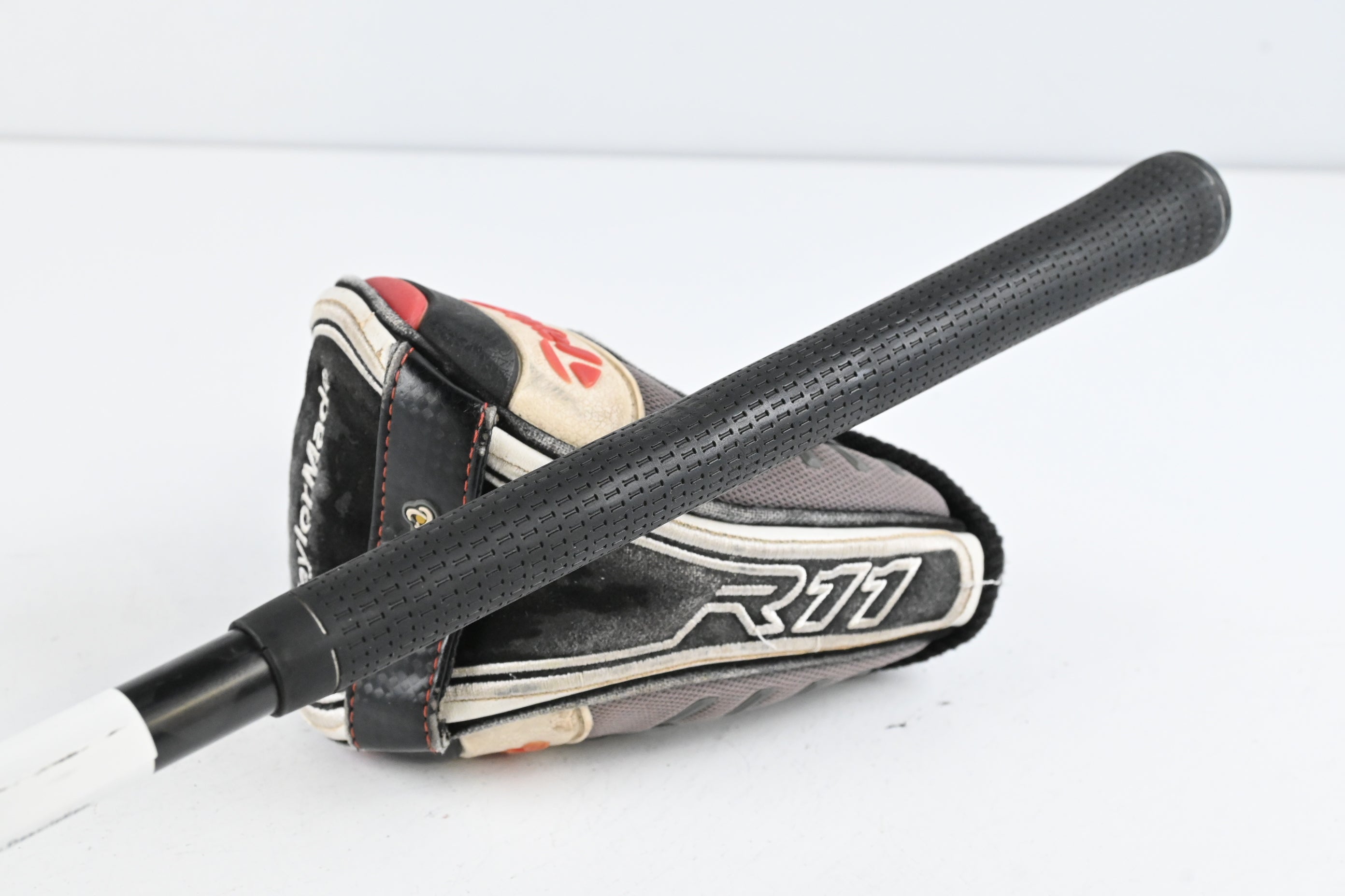 Taylormade R11 #3 Wood / 15.5 Degree / Regular Flex Fujikura Blur 70 Shaft
