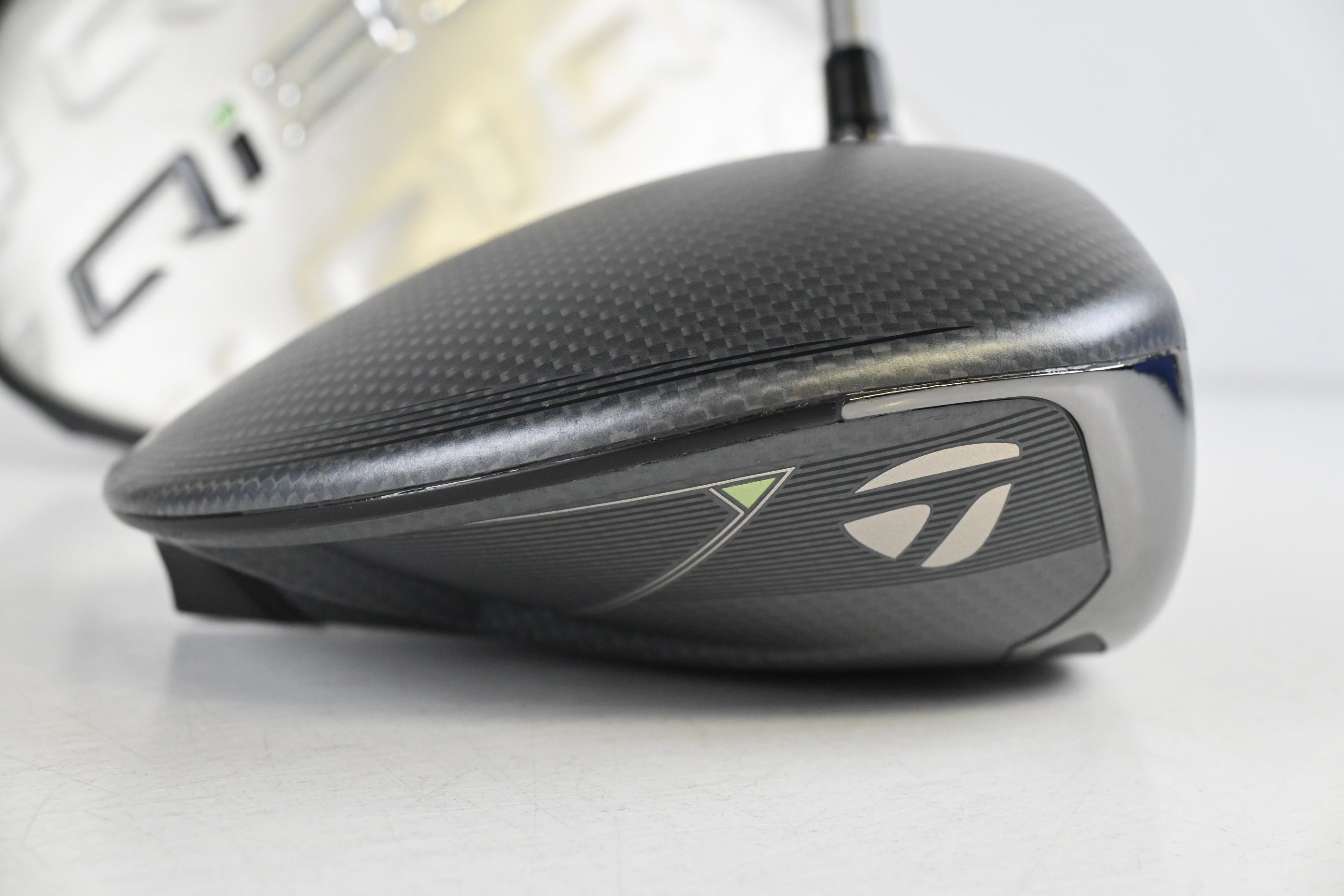 Taylormade Qi35 Driver / 9 Degree / Regular Flex Fujikura Airspeeder 50 Shaft