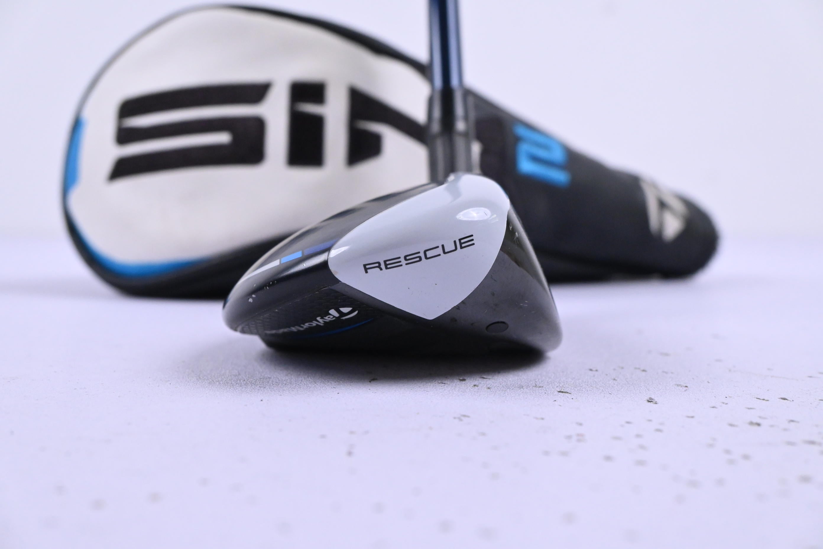 Taylormade SIM2 Max #4 Hybrid / 22 Degree / Regular Flex Fujikura Ventus Blue 6