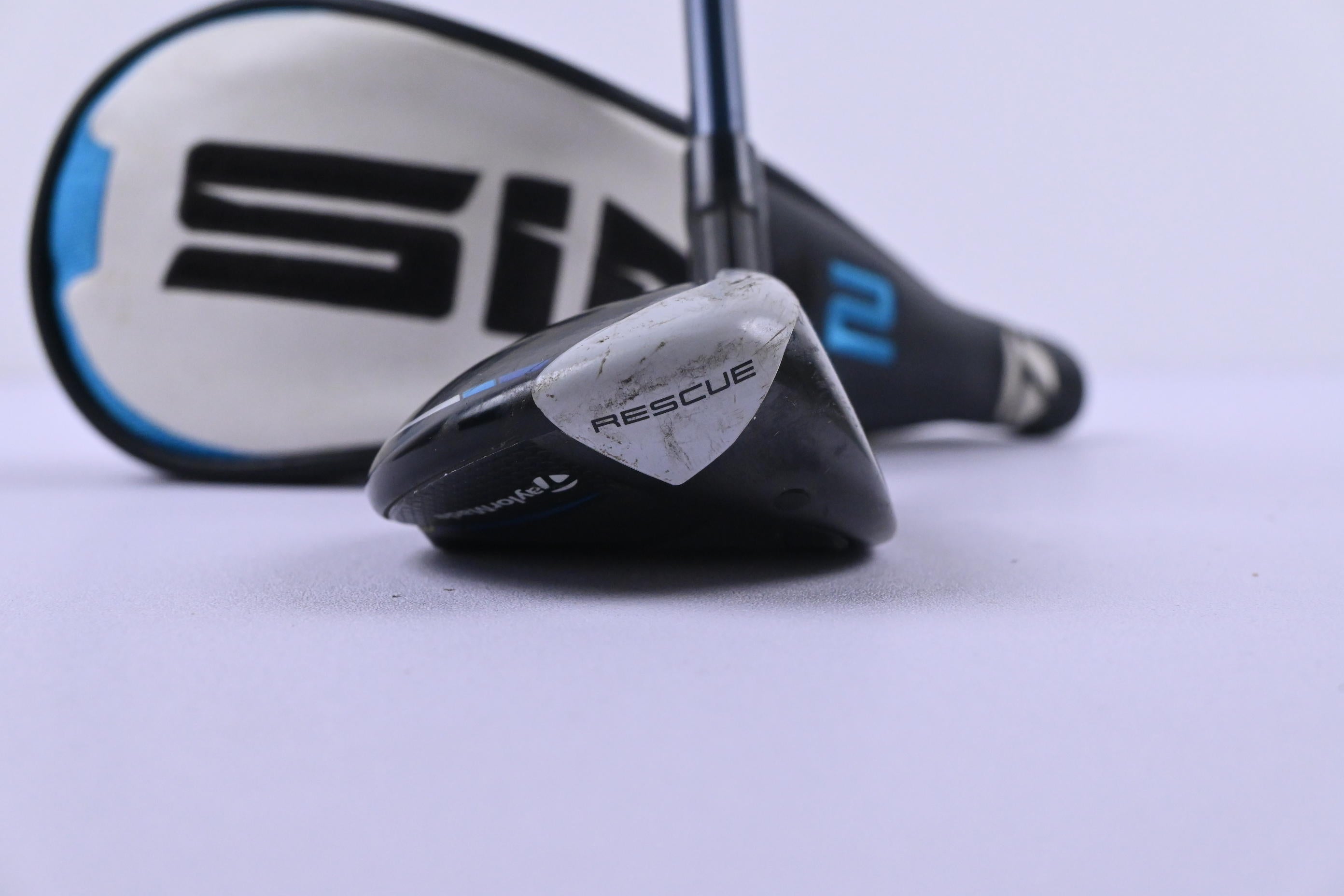 Taylormade SIM2 Max #4 Hybrid / 22 Degree / Regular Flex Ventus Blue 6 Shaft