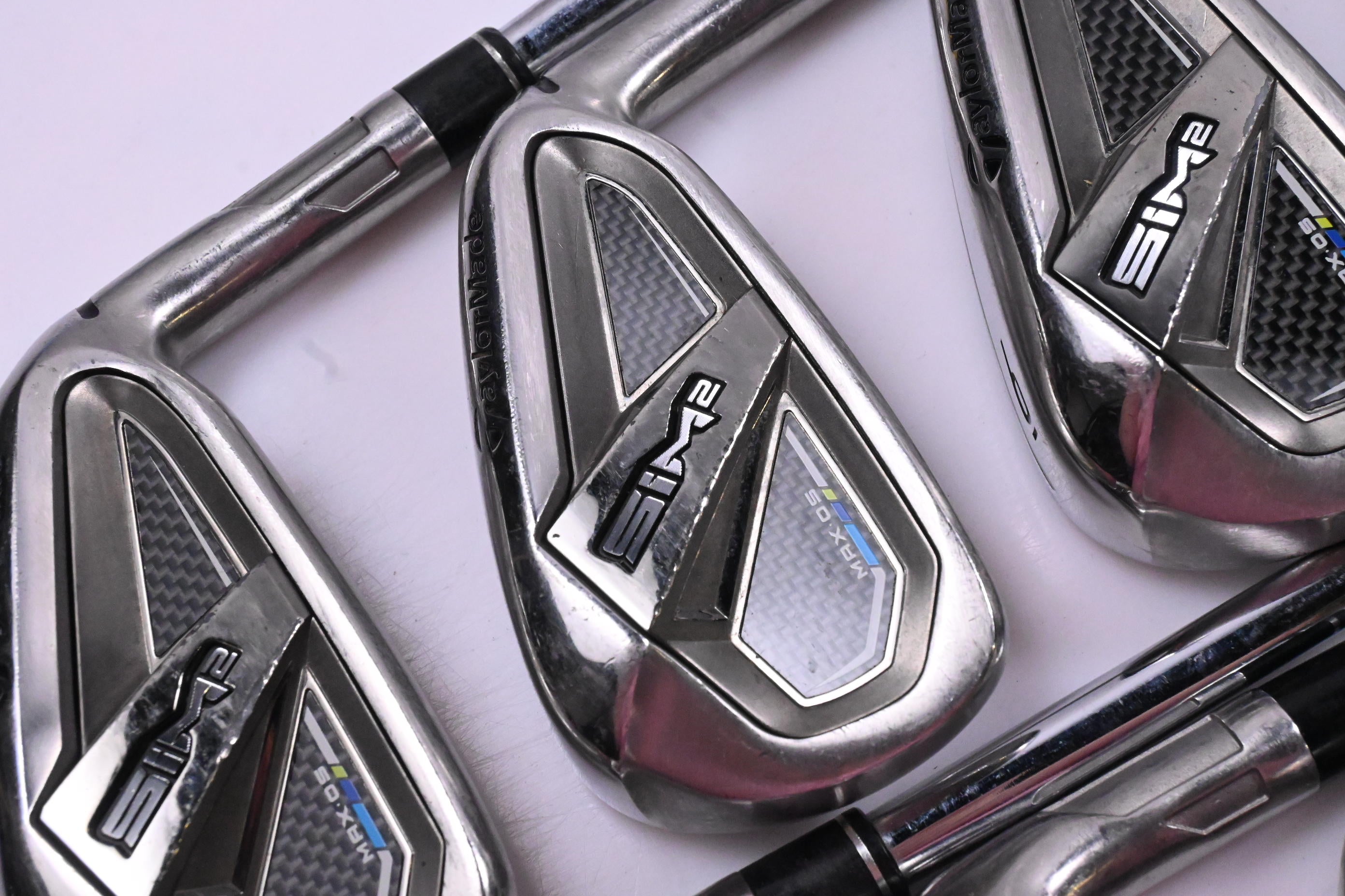 Taylormade SIM2 Max Irons / 4-PW+SW / Stiff Flex KBS MAX MT 85 Shafts