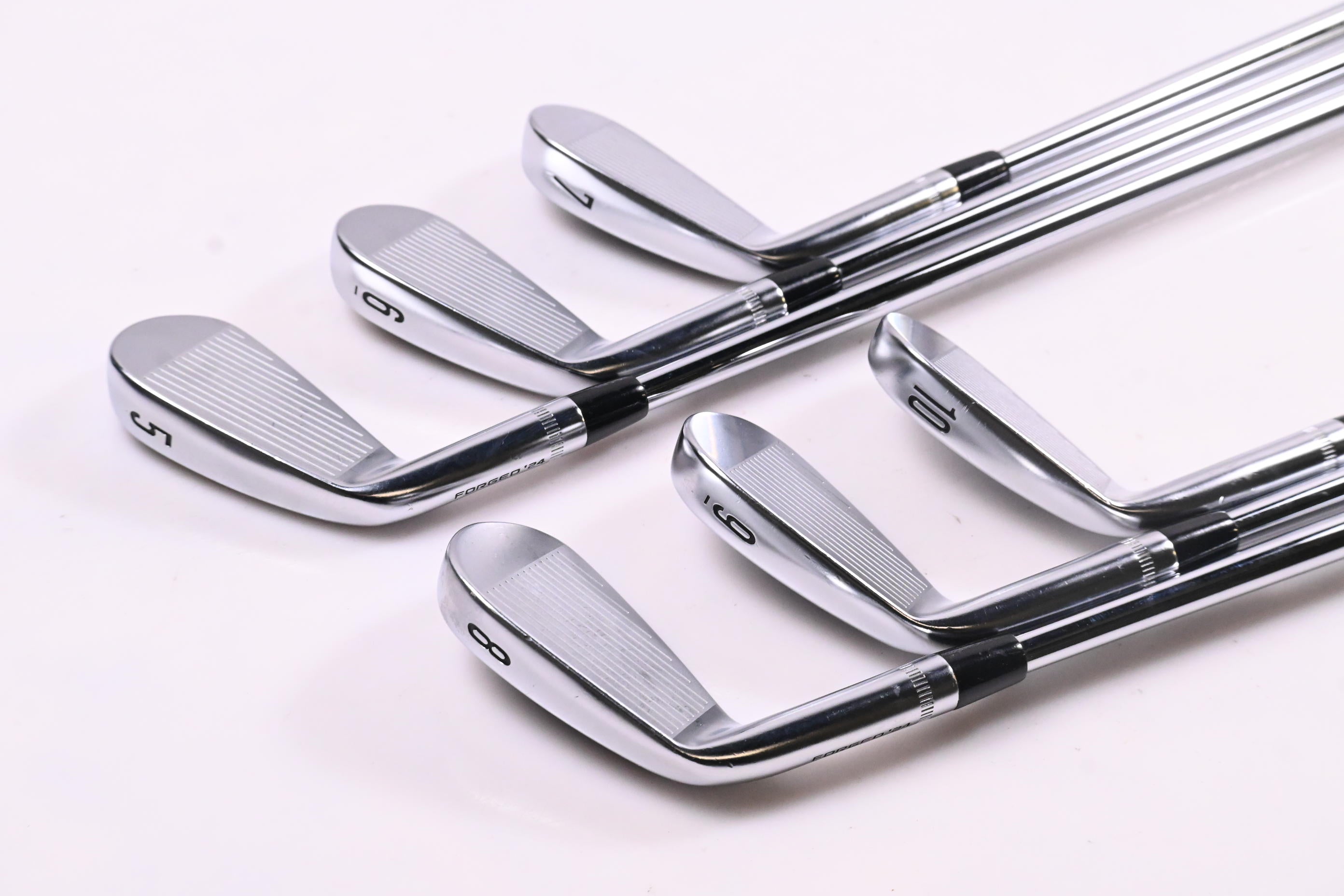 Callaway Apex CB 24 Irons / 5-PW / Regular Flex Dynamic Gold 105 R300 Shafts