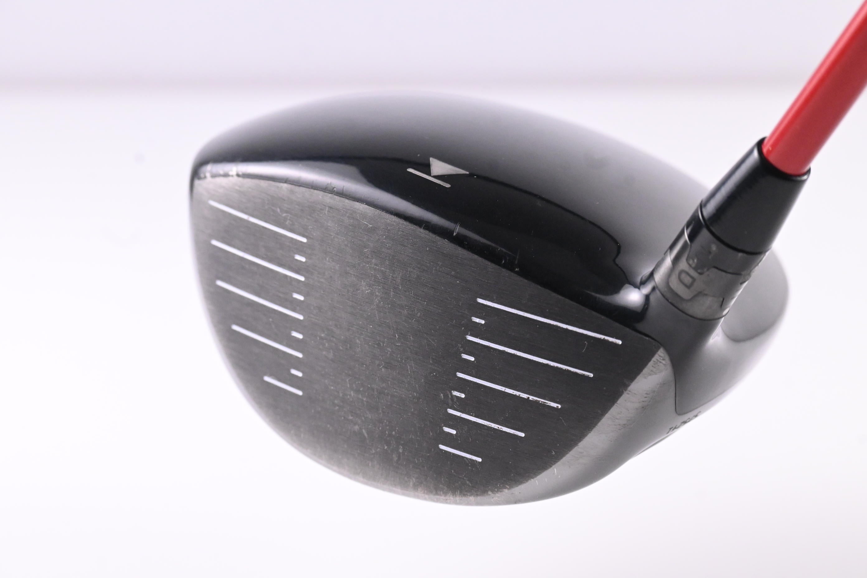 Titleist 910 D2 Driver / 10.5 Degree / Stiff Flex Fujikura Motore F1 65 Shaft