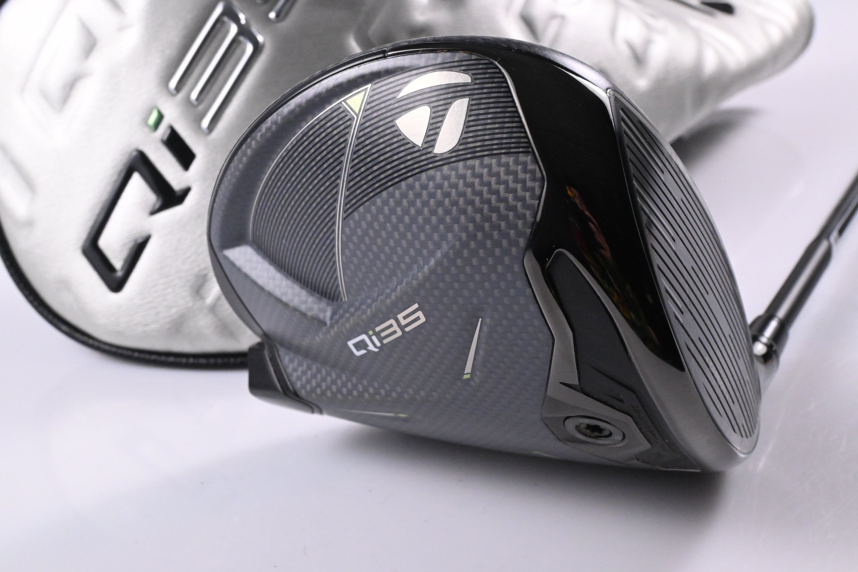 Taylormade Qi35 Driver / 10.5 Degree / Regular Flex Fujikura Ventus Blue 5 Shaft