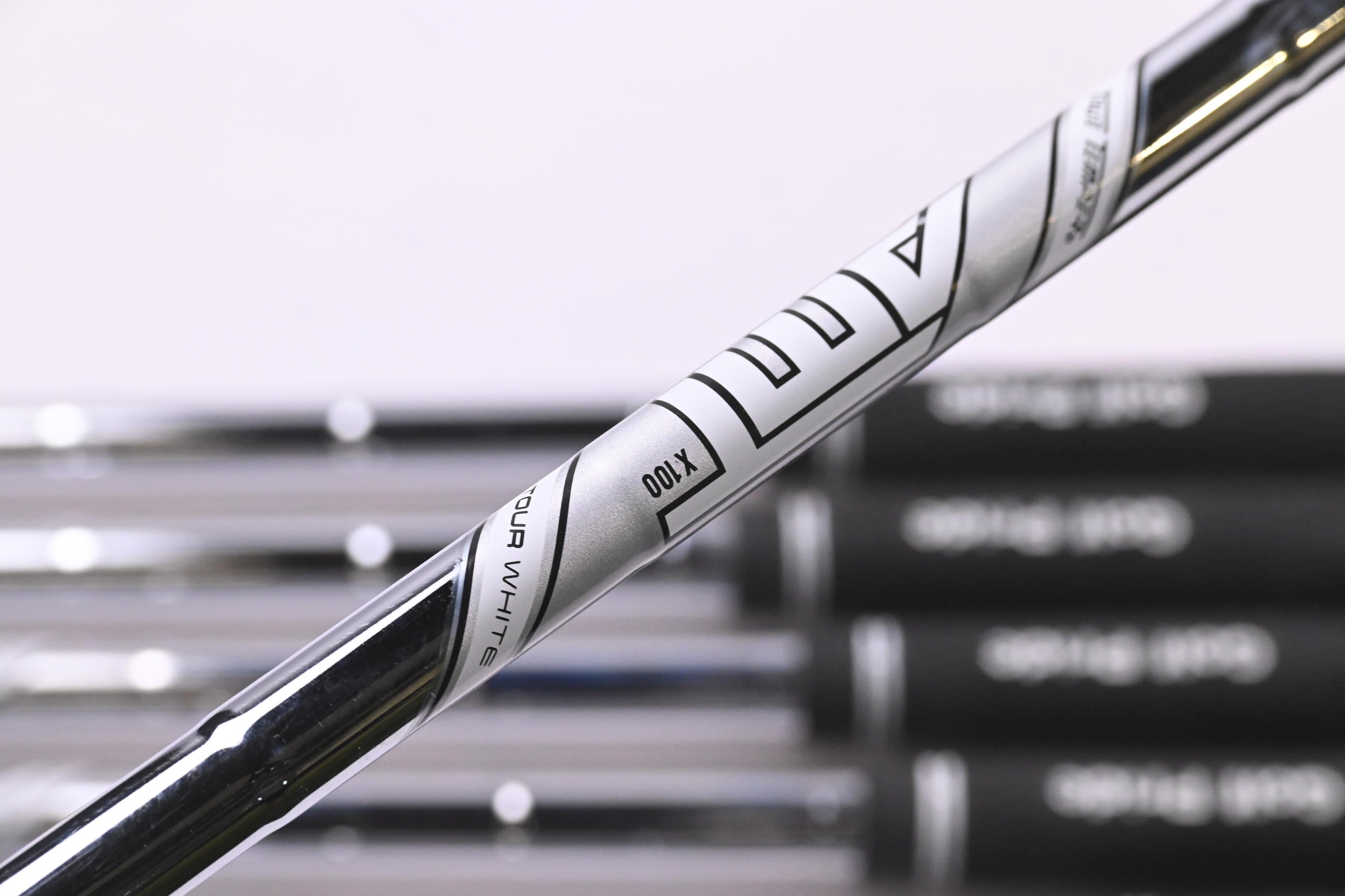 Cobra King CB Irons / 4-PW / X-Flex AMT Tour White X100 Shafts
