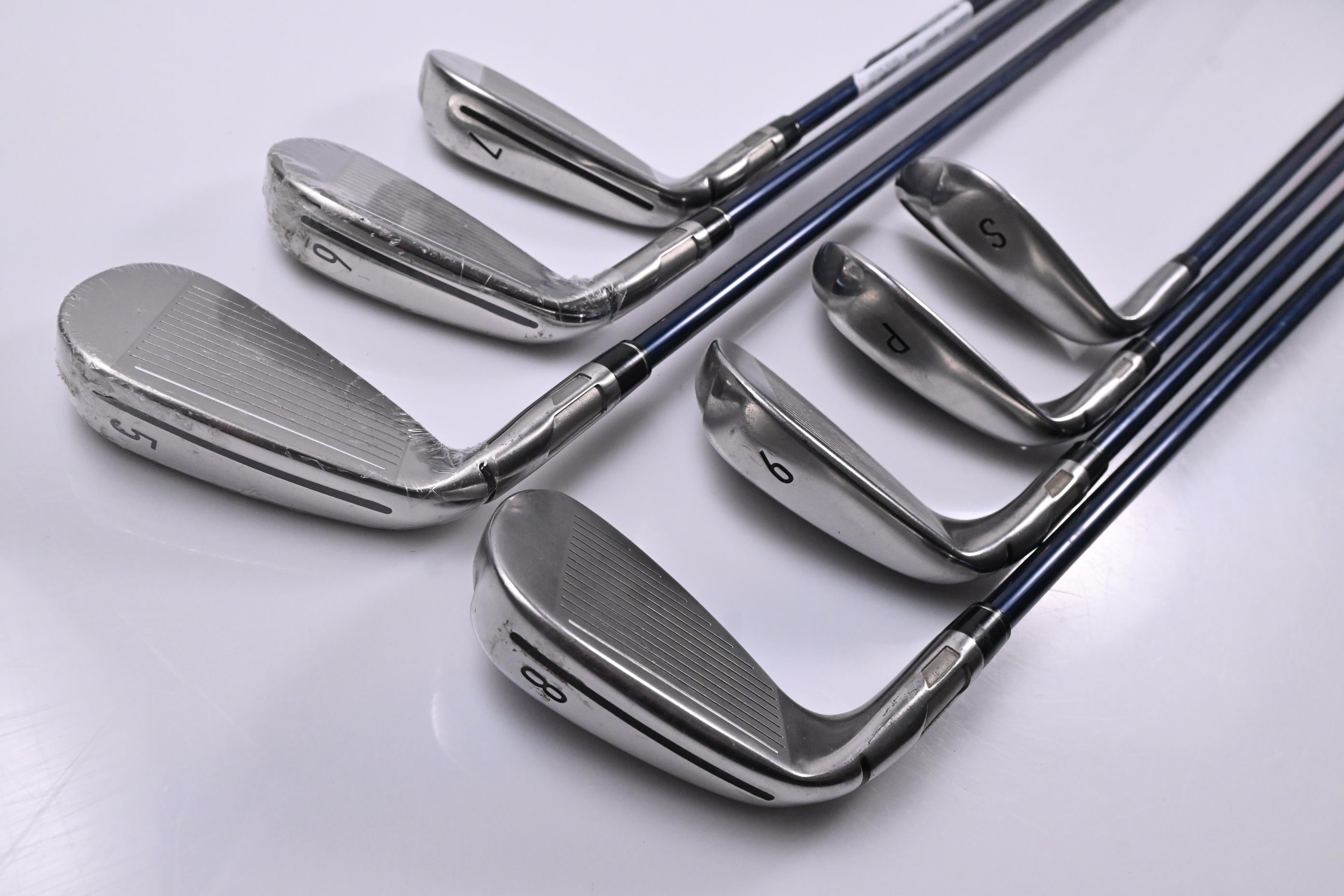 Taylormade SIM2 Max Irons / 5-PW+SW / Senior Flex Ventus Blue 5 Shafts