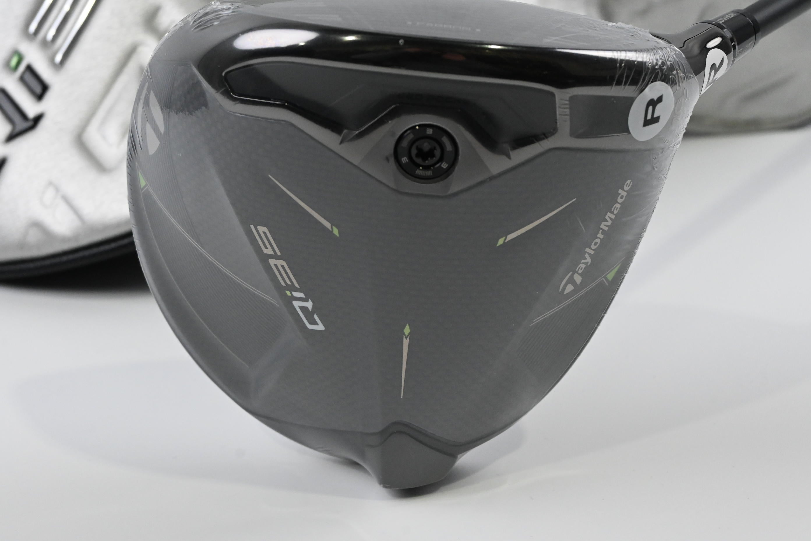 Taylormade Qi35 Driver / 10.5 Degree / Regular Flex Fujikura Ventus Blue 5