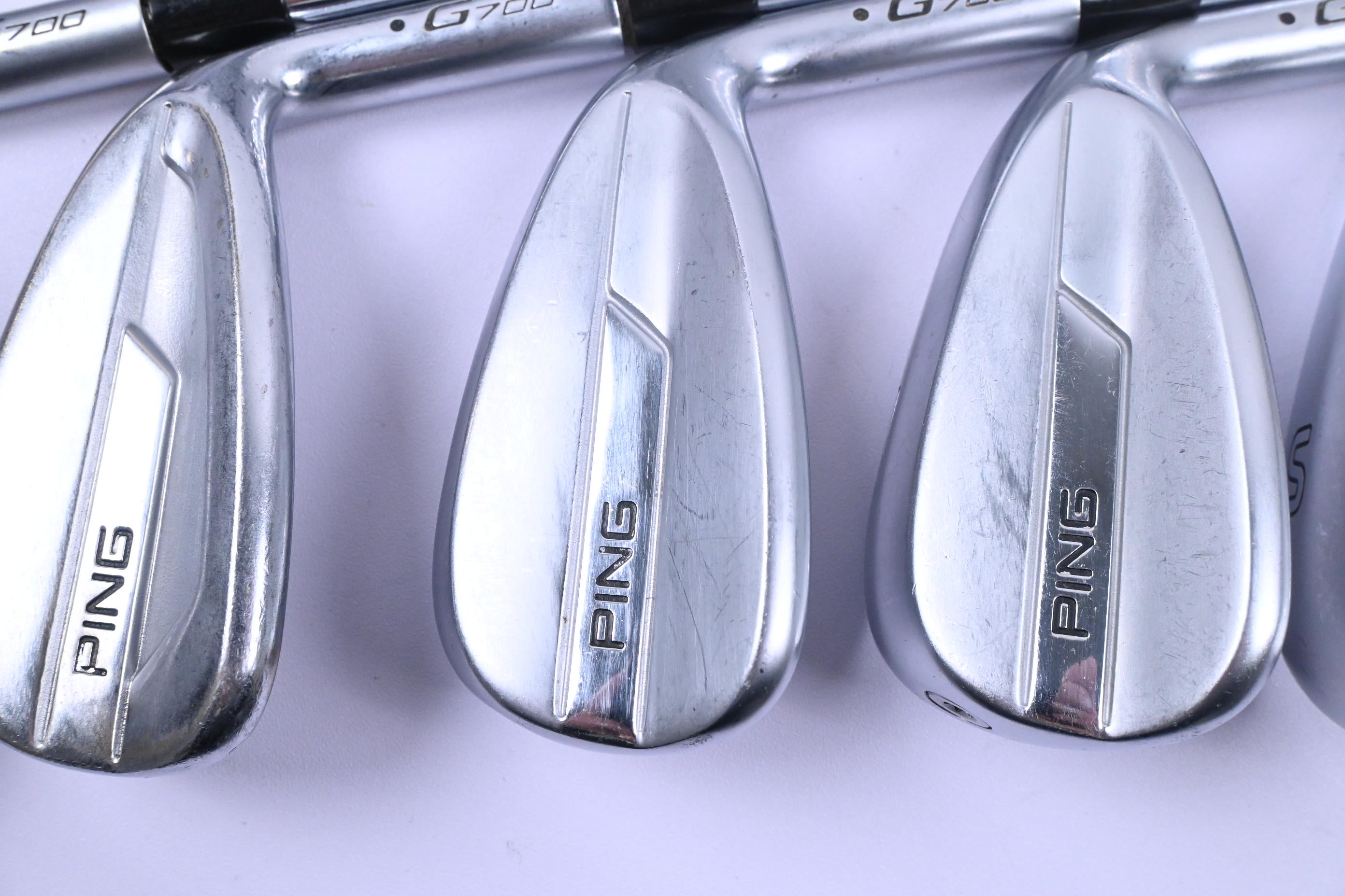 Ping G700 Irons / 4-PW+GW+SW / Black Dot / Regular Flex Ping AWT 2.0 Shafts