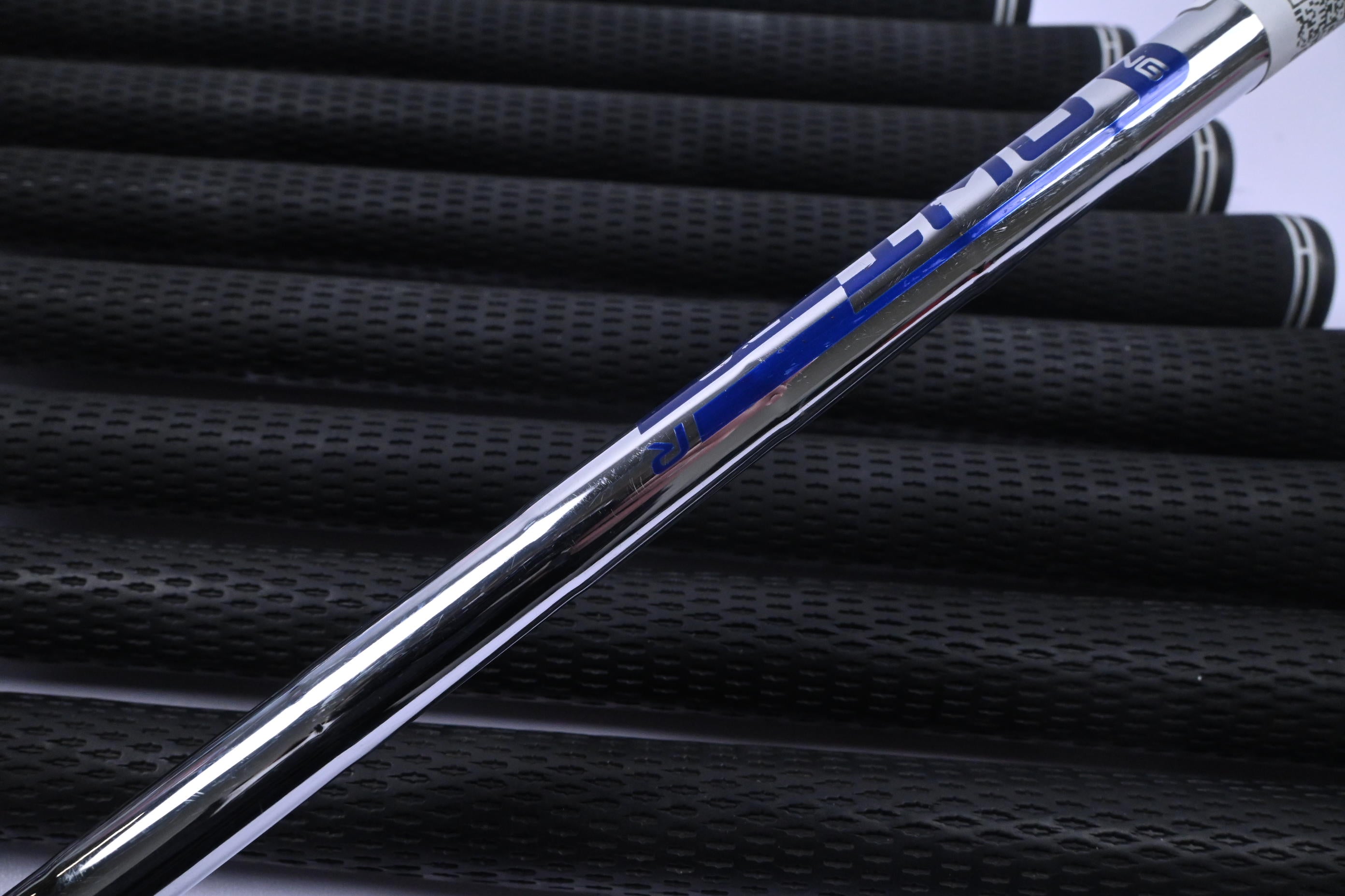 Ping G700 Irons / 4-PW+GW+SW / Black Dot / Regular Flex Ping AWT 2.0 Shafts