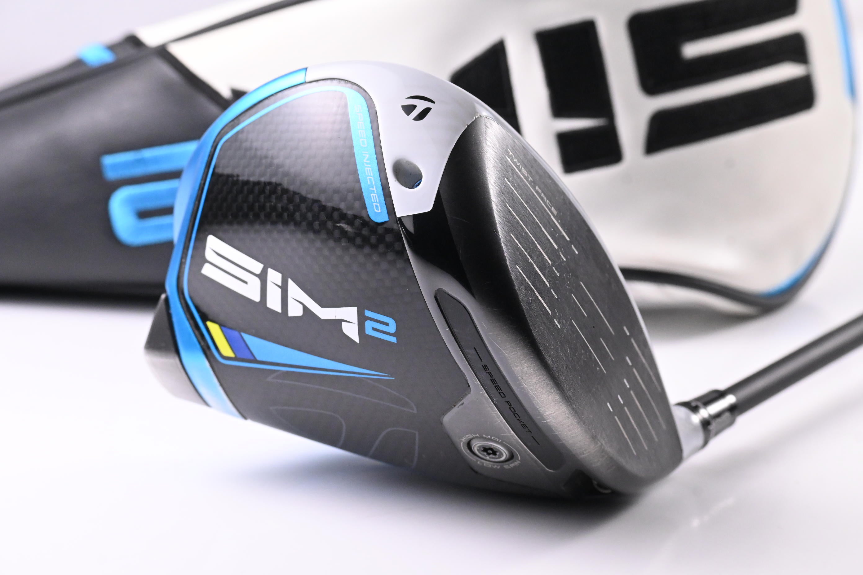Taylormade SIM2 Driver / 10.5 Degree / Regular Flex Mitsubishi Reax 60 Shaft