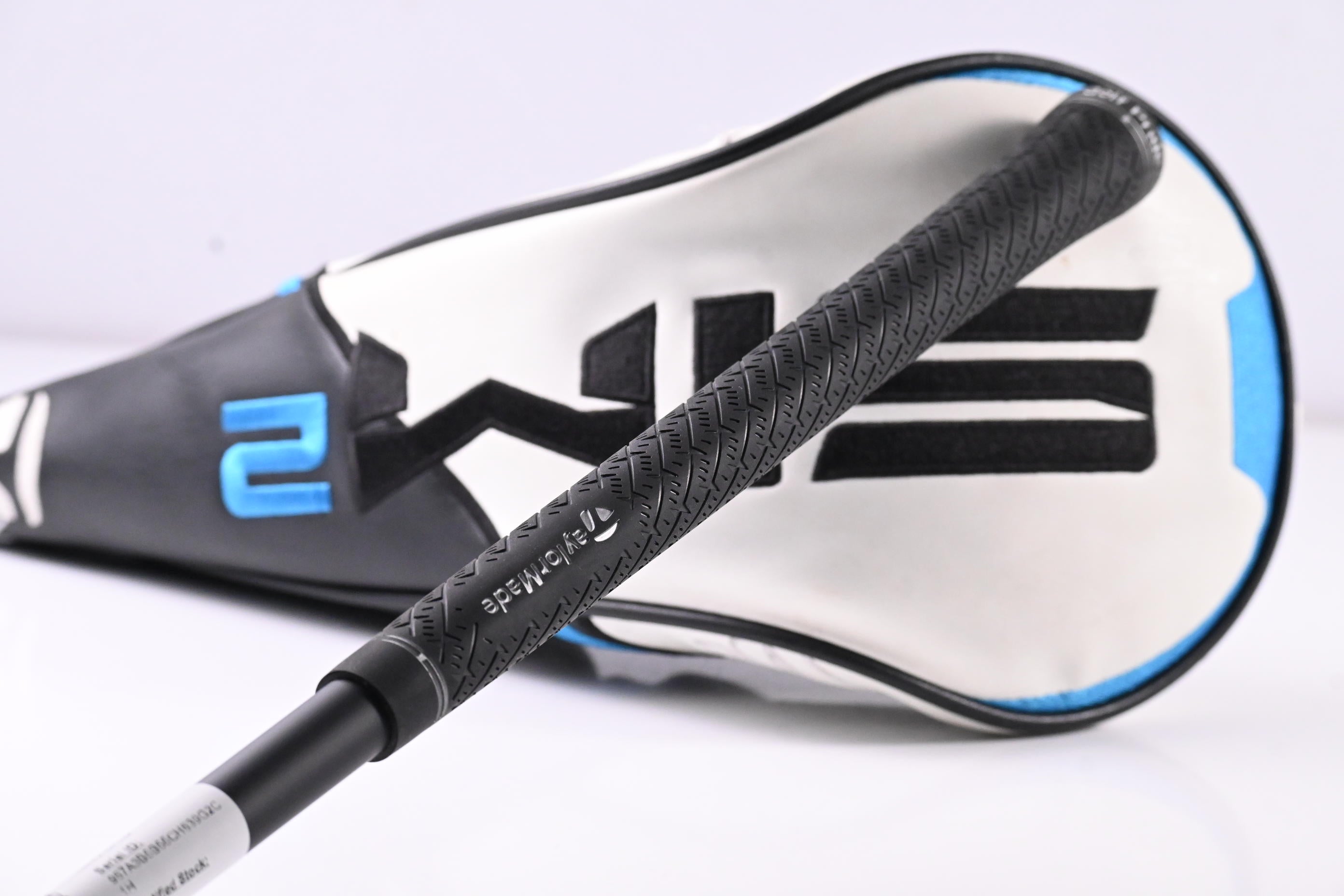 Taylormade SIM2 Driver / 10.5 Degree / Regular Flex Mitsubishi Reax 60 Shaft