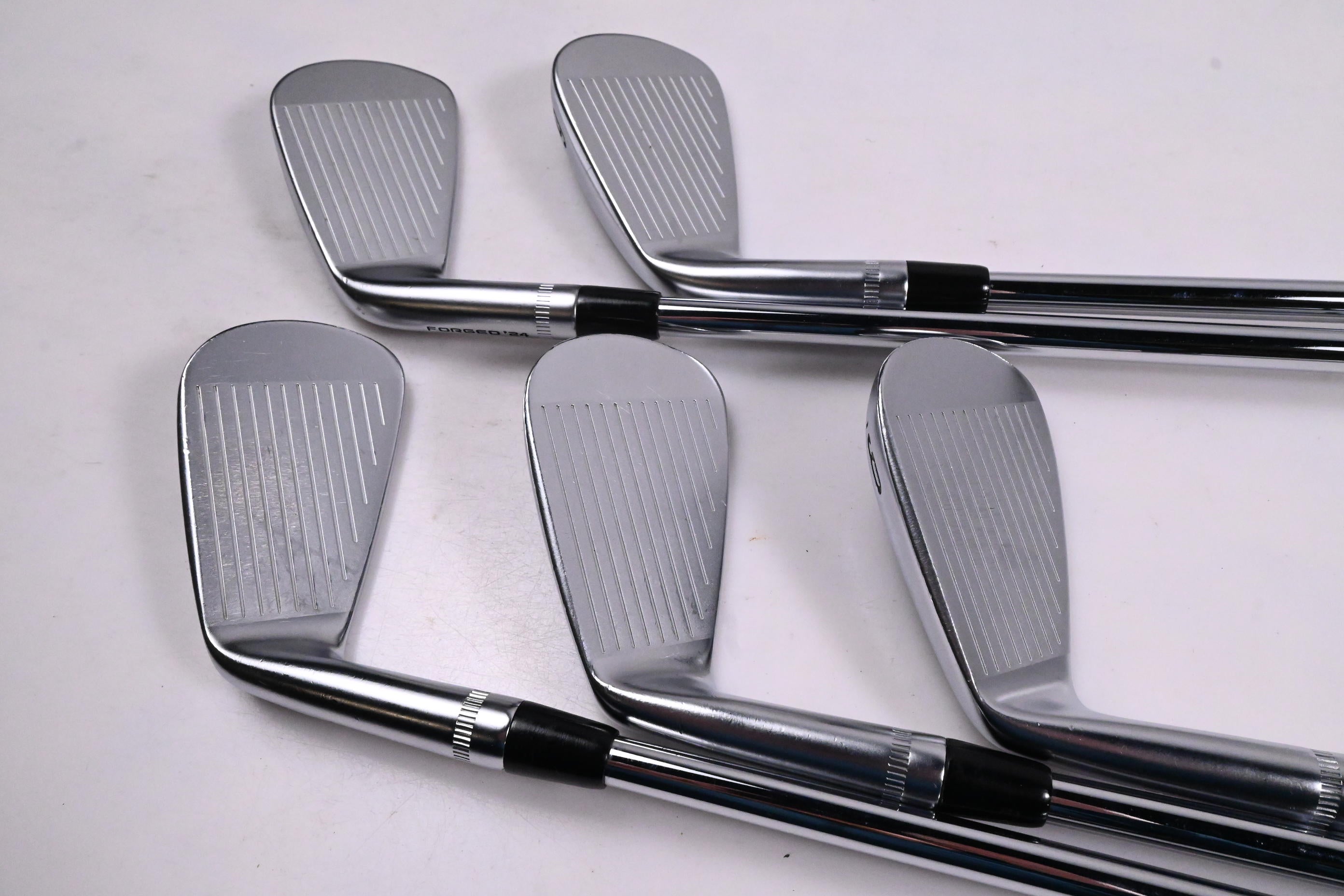 Callaway Apex CB/MB 24 Irons / 5-9i / X-Flex Dynamic Gold X100 Shafts