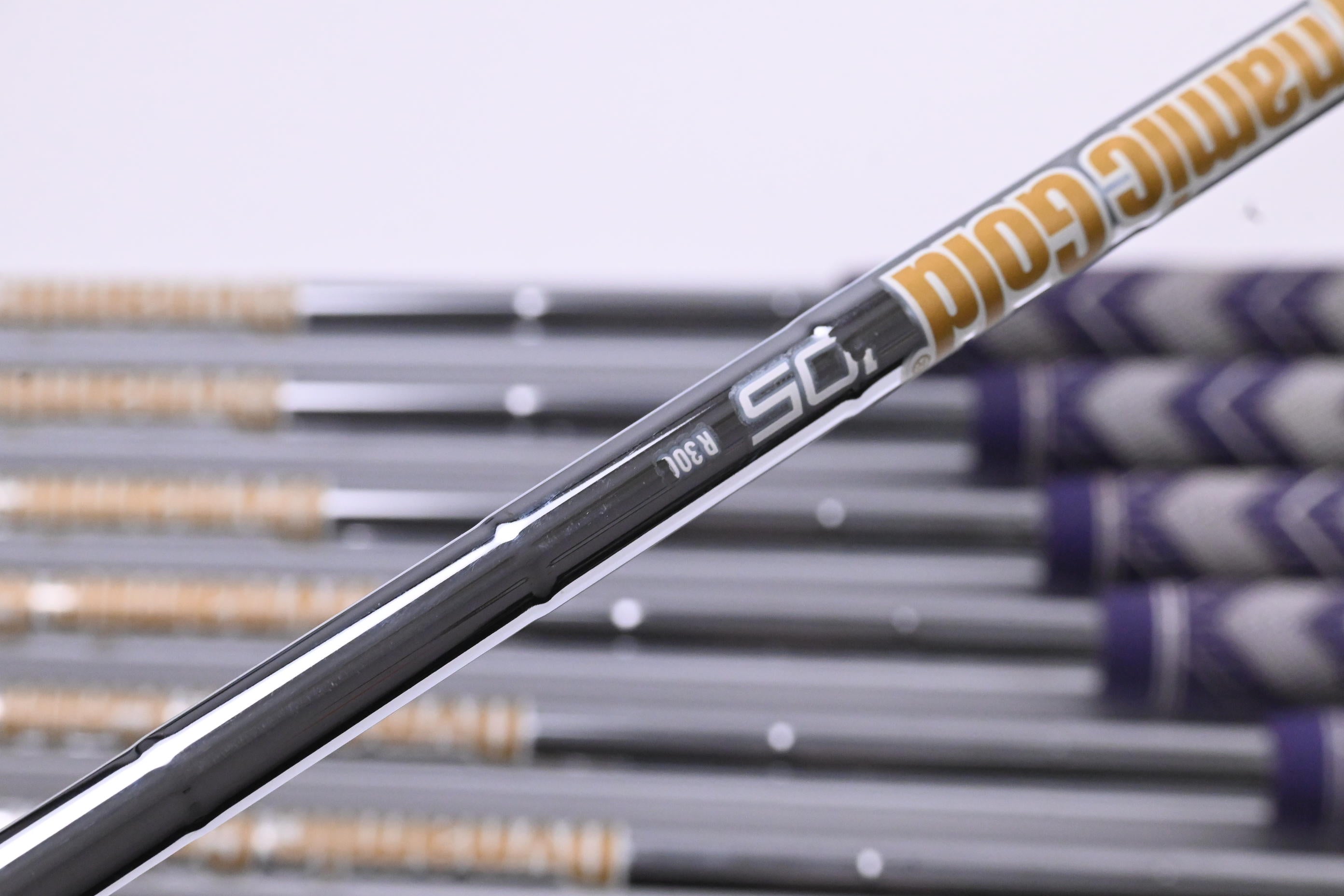 Mizuno Pro 225 Irons / 4-PW / Regular Flex Dynamic Gold 105 R300 Shafts