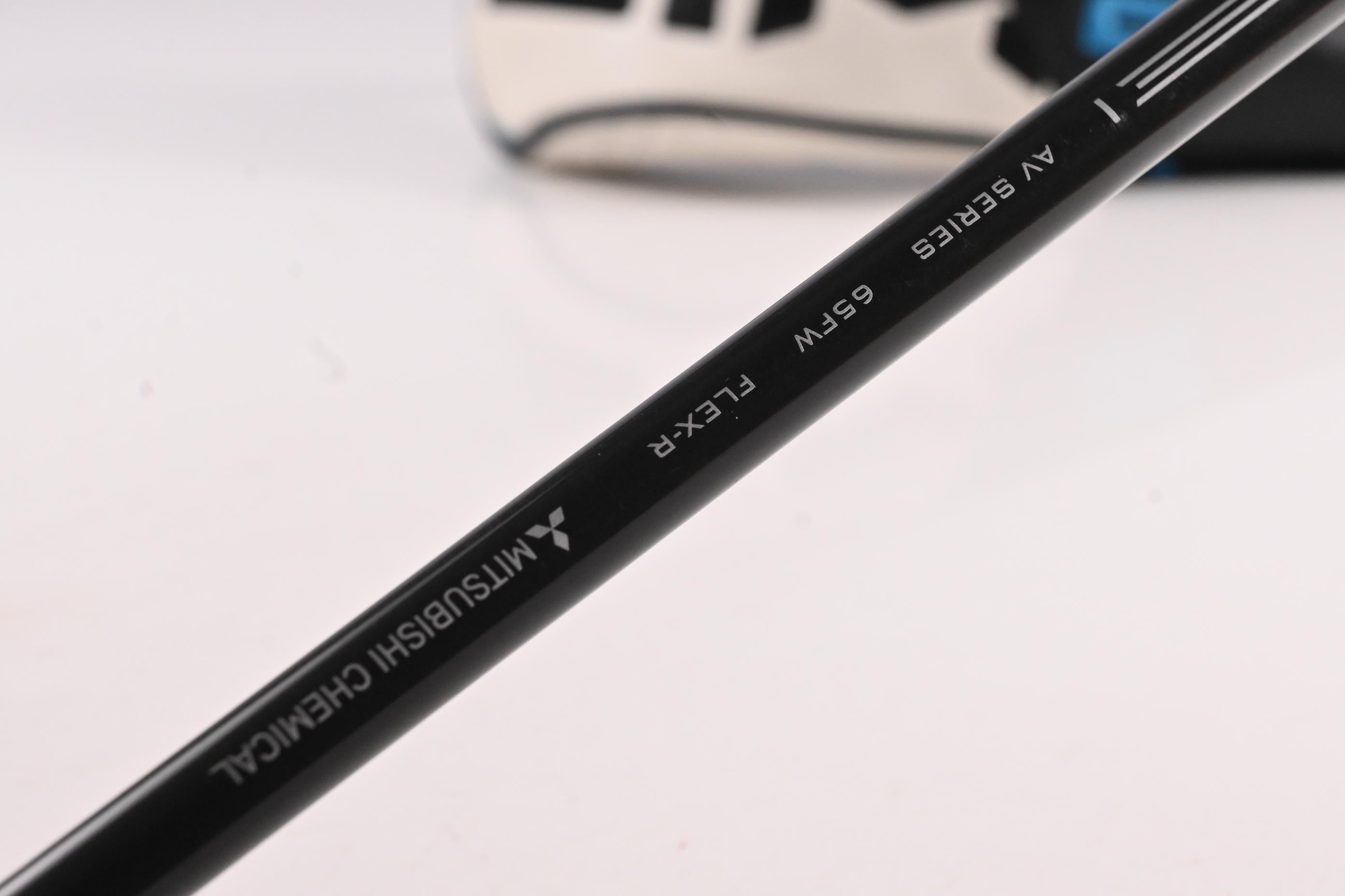 Taylormade SIM2 Ti #5 Wood / 19 Degree / Regular Flex Tensei AV Raw Blue 65