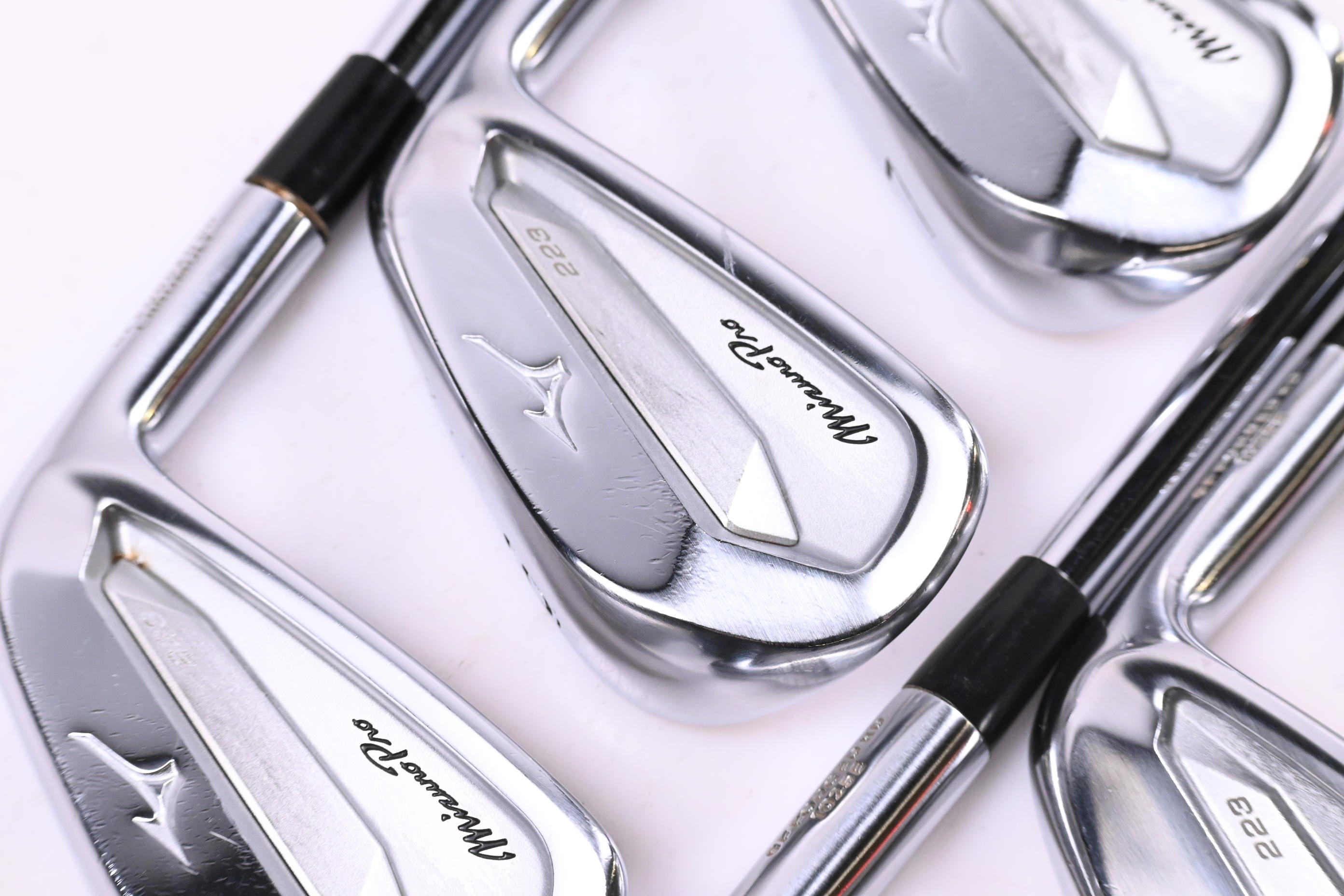 Mizuno Pro 223 Irons / 5-PW / Regular Flex Dynamic Gold 105 R300 Shafts
