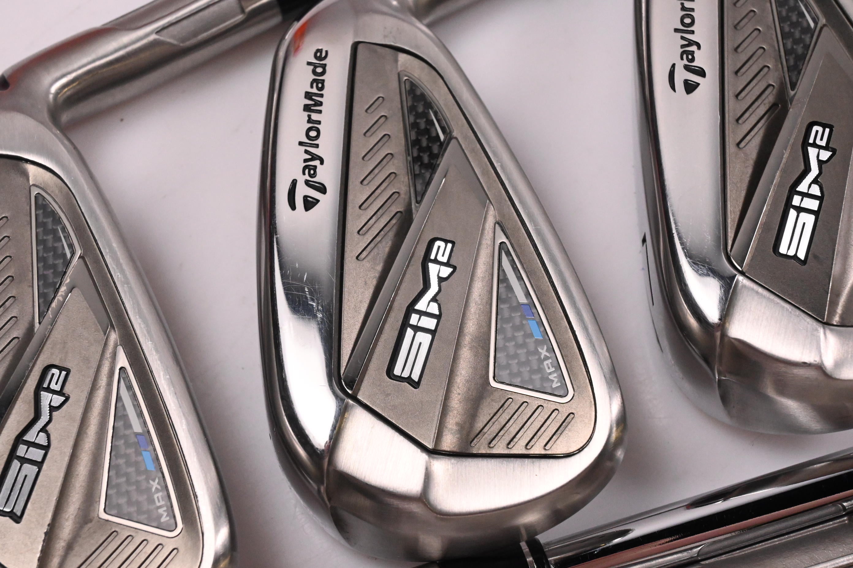Taylormade SIM2 Max Irons / 5-PW+SW / Regular Flex KBS MAX MT 85 Shafts