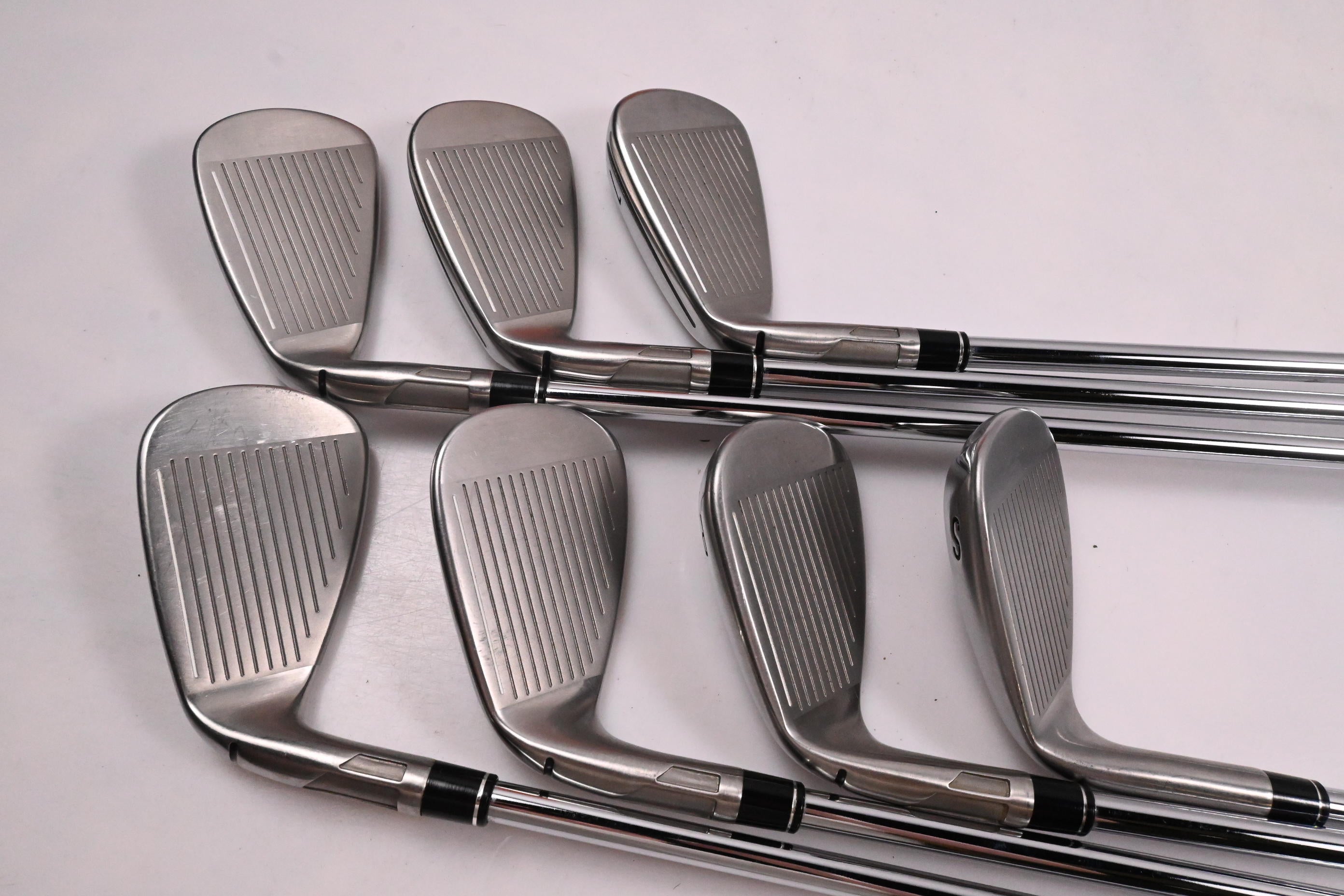 Taylormade SIM2 Max Irons / 5-PW+SW / Regular Flex KBS MAX MT 85 Shafts
